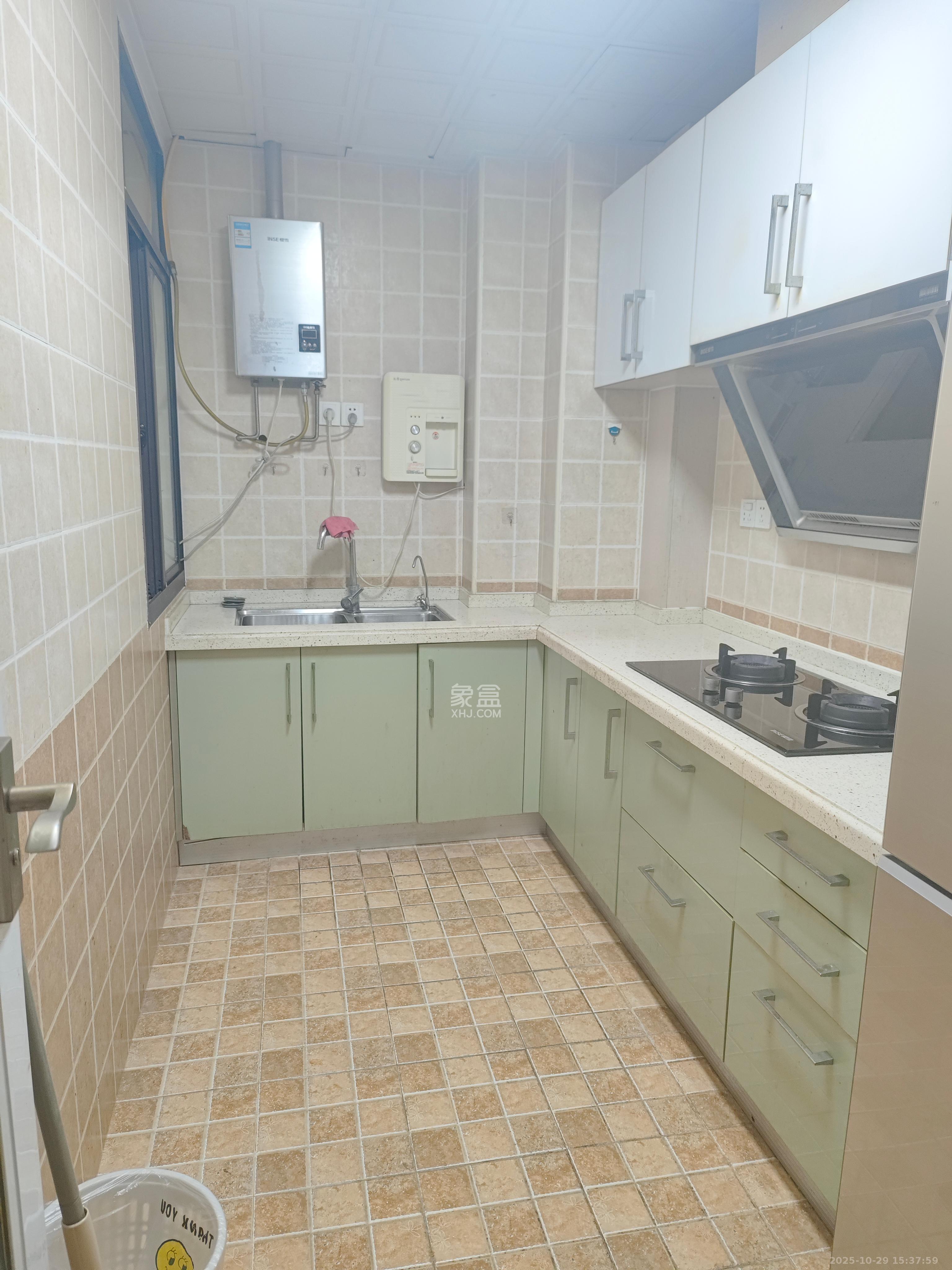 滨江一号(丰泰花园)  2室2厅1卫    2300.0元/月 滨江一号(丰泰花园)  2室2厅1卫    2300.0元/月室内图