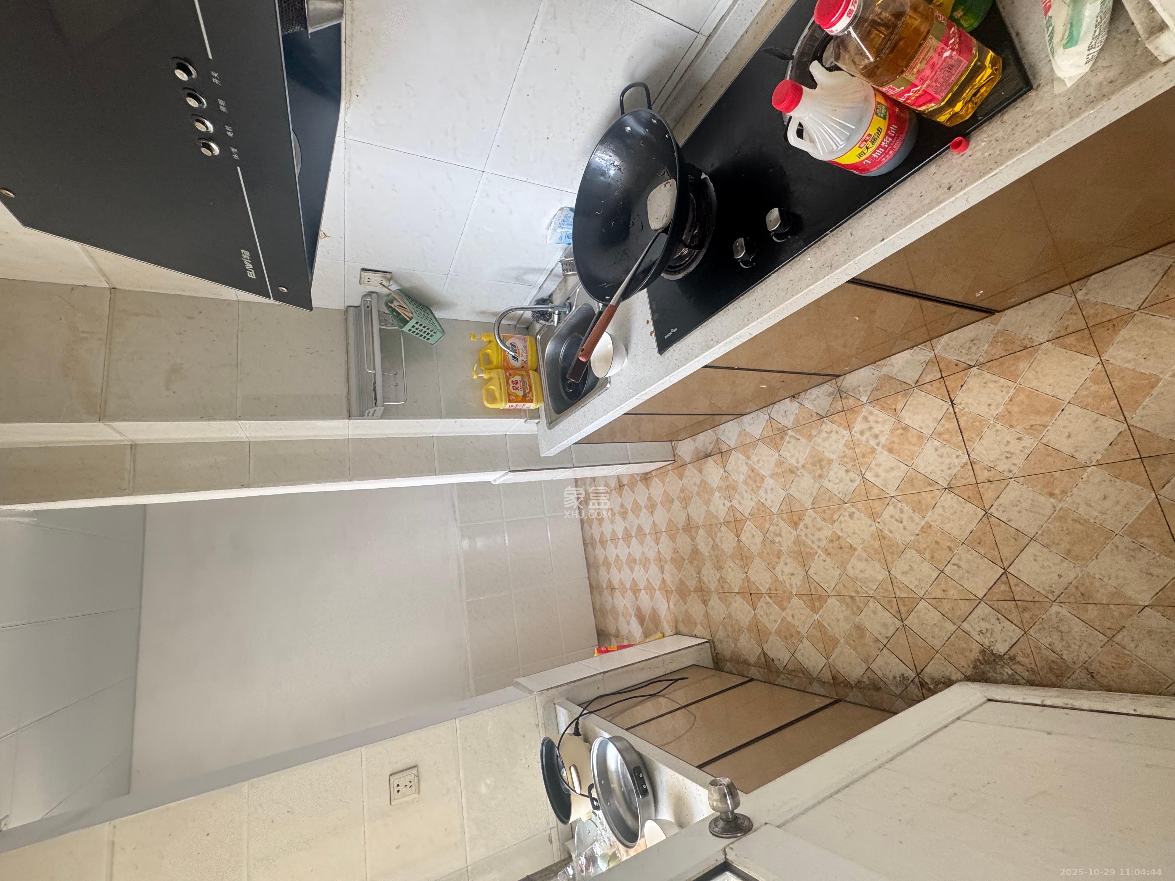 西源鑫大厦  1室2厅1卫    1750.0元/月 西源鑫大厦  1室2厅1卫    1750.0元/月室内图