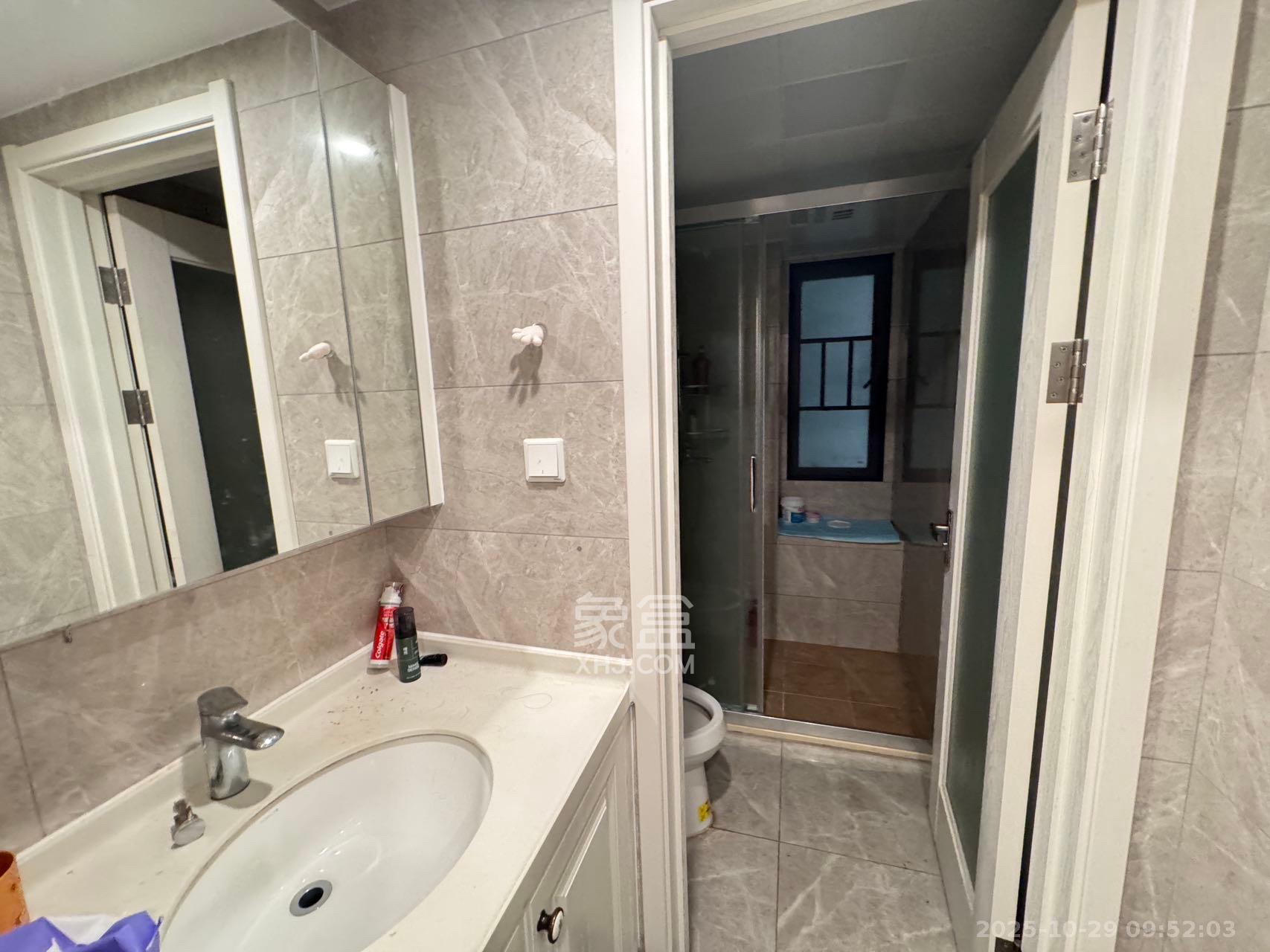 中海珑悦府  3室2厅2卫    3000.0元/月室内图