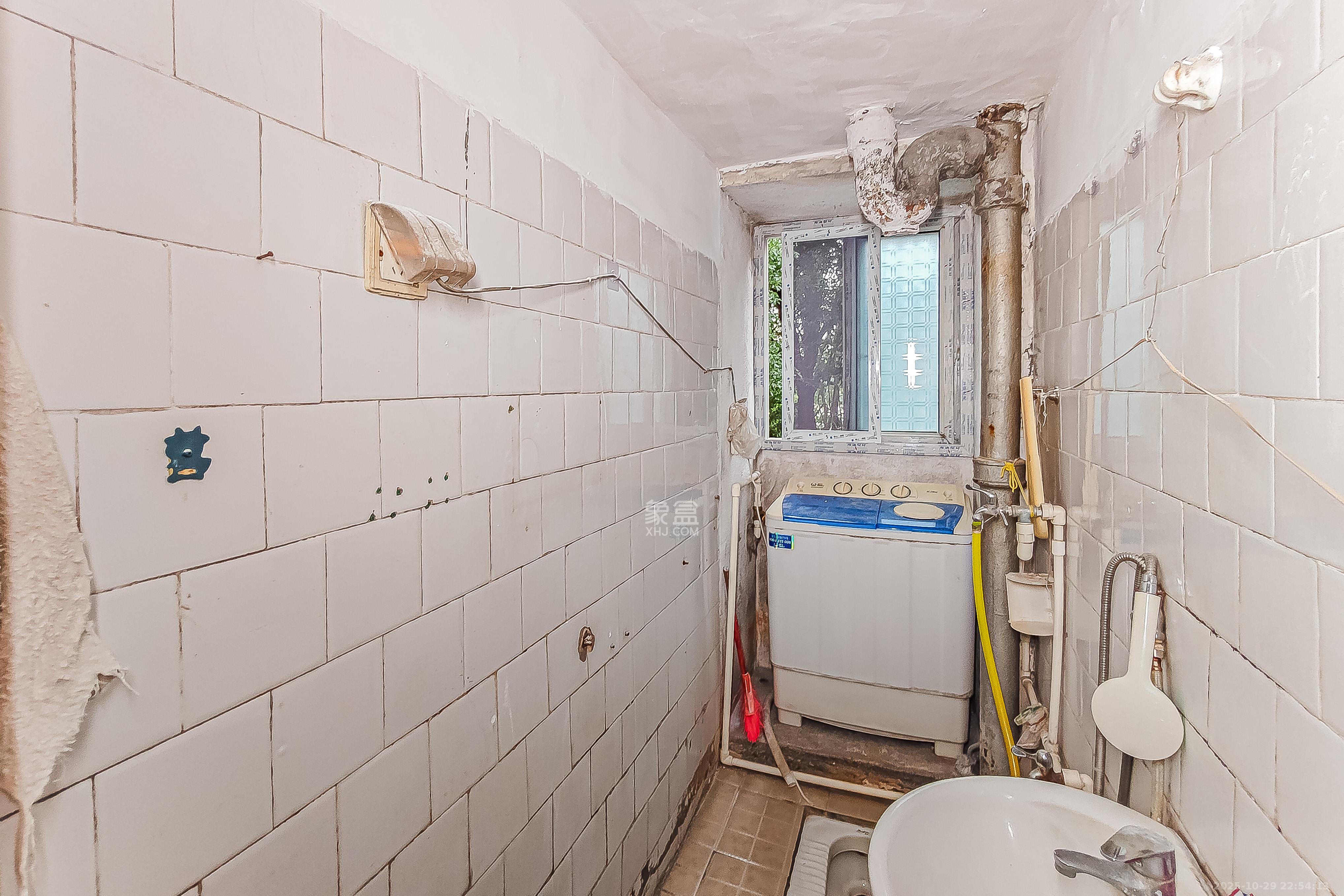 茶园坡社区(原王家冲社区)  2室2厅1卫    31.0万卫生间