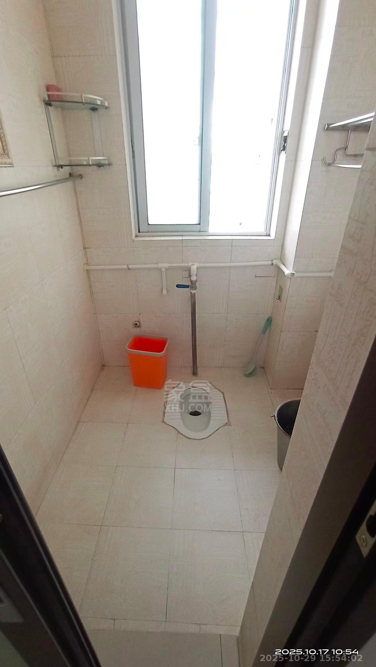 城南雅苑  4室2厅2卫    1400.0元/月 城南雅苑  4室2厅2卫    1400.0元/月室内图