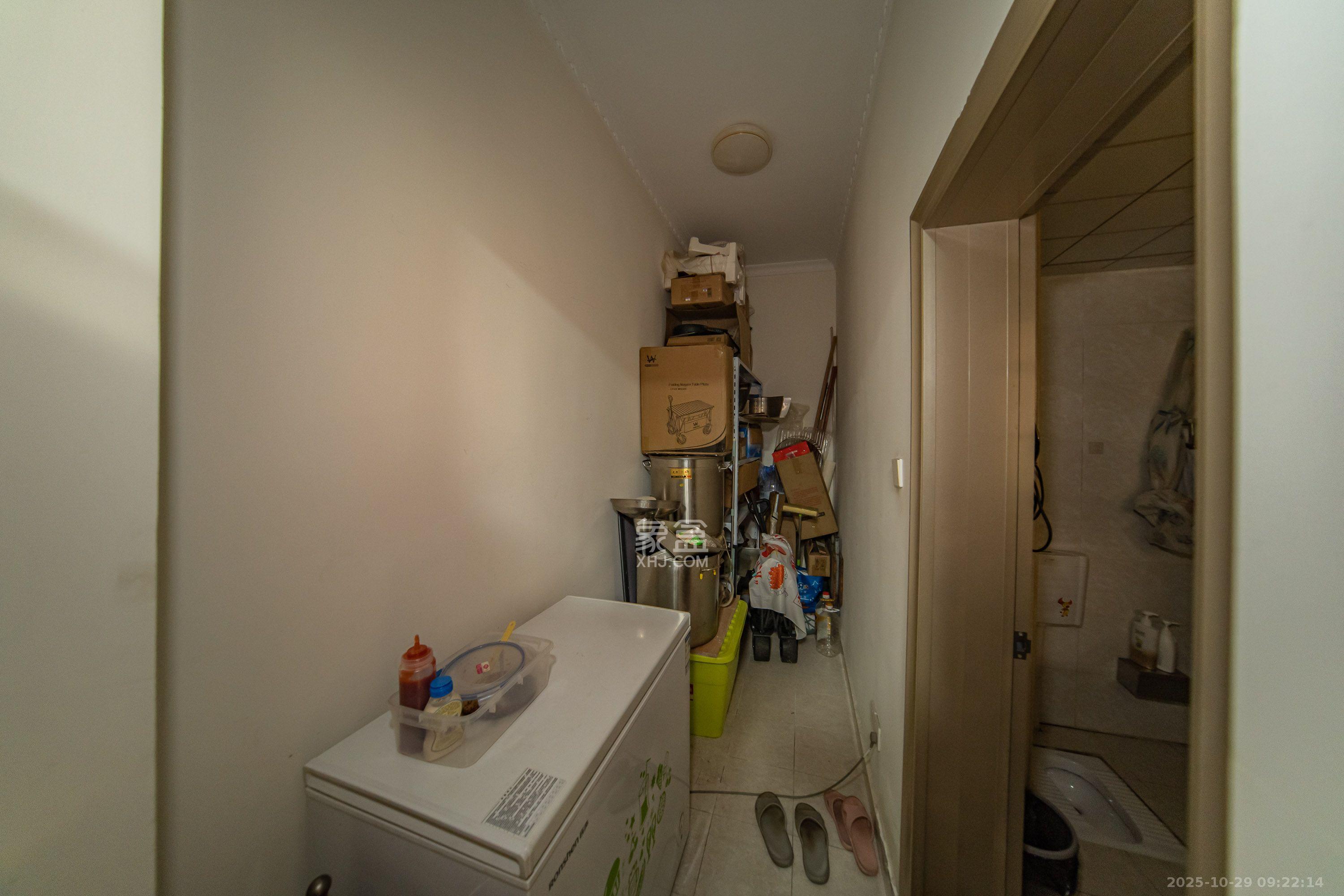 阳光100一期、四五期  3室2厅2卫    3200.0元/月 阳光100一期、四五期  3室2厅2卫    3200.0元/月室内图