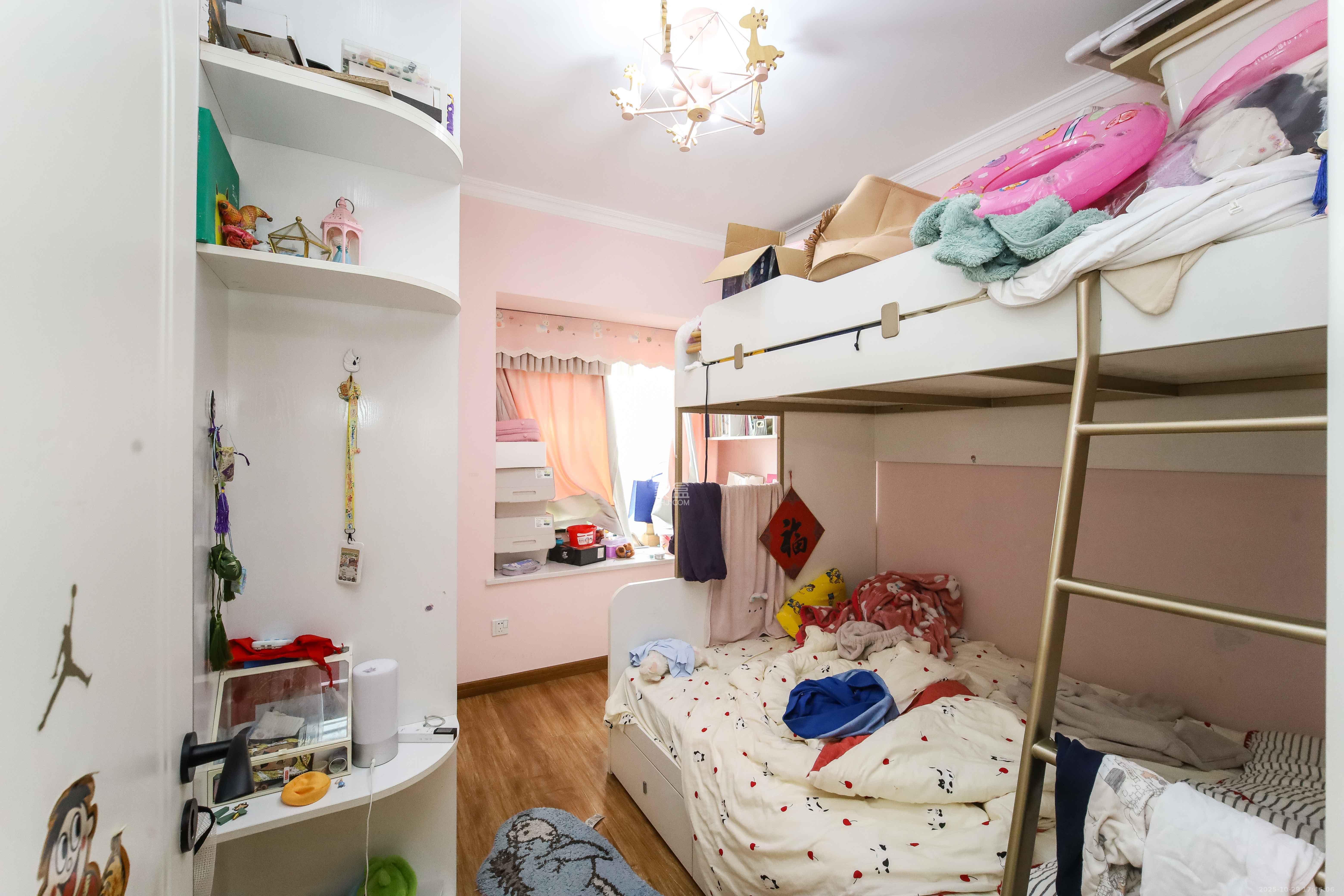 金地格林公馆  3室2厅1卫    145.0万卧室