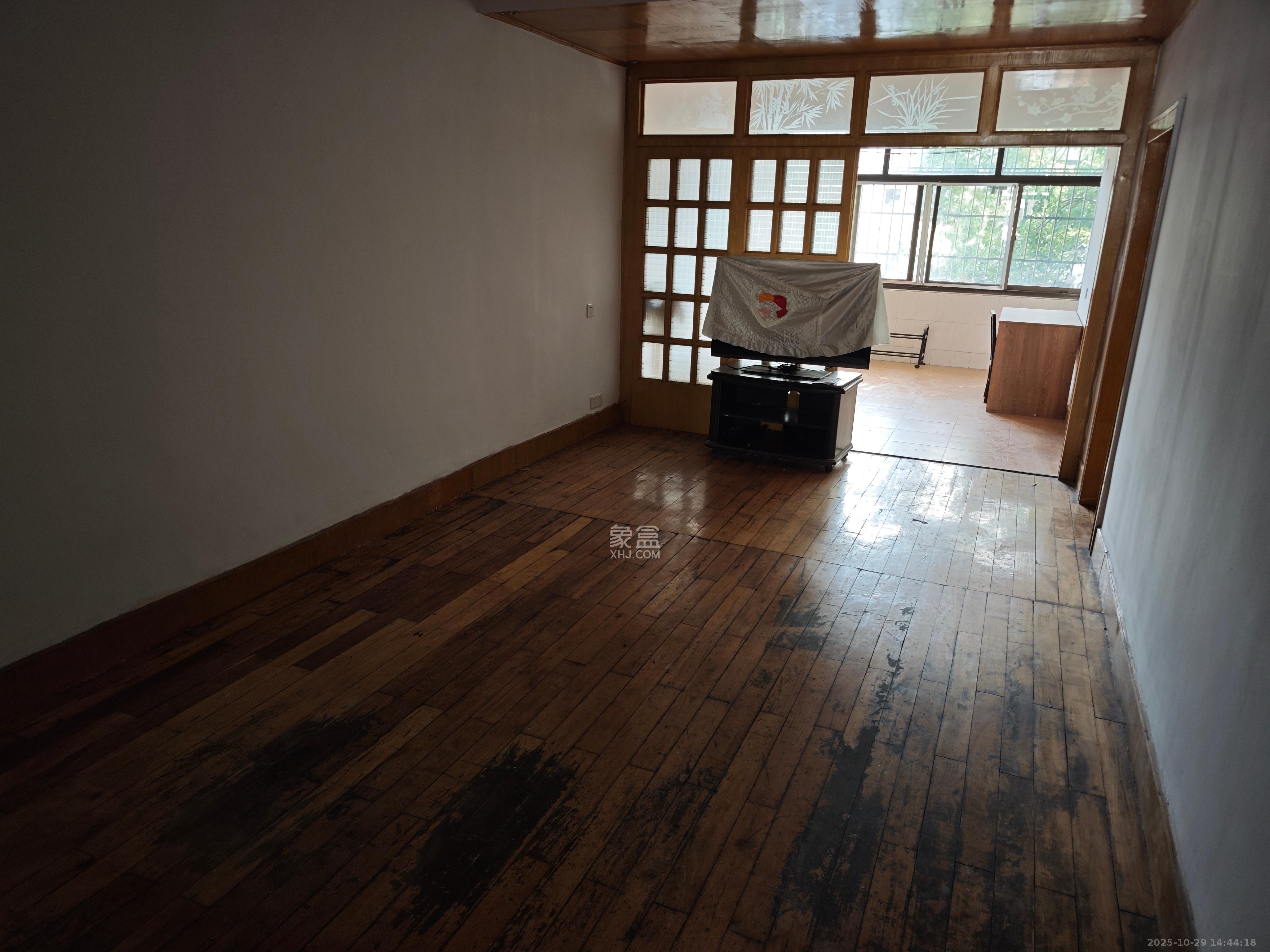 湖南省丝绸集团有限公司宿舍(人民西路288号) 3室1厅0卫 1500.0元/月 湖南省丝绸集团有限公司宿舍(人民西路288号) 3室1厅0卫 1500.0元/月室内图