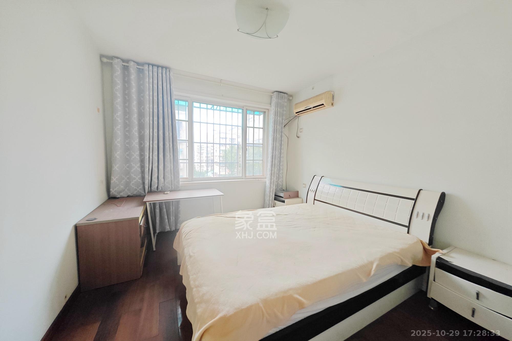 鑫天佳园  4室2厅2卫    118.0万卧室