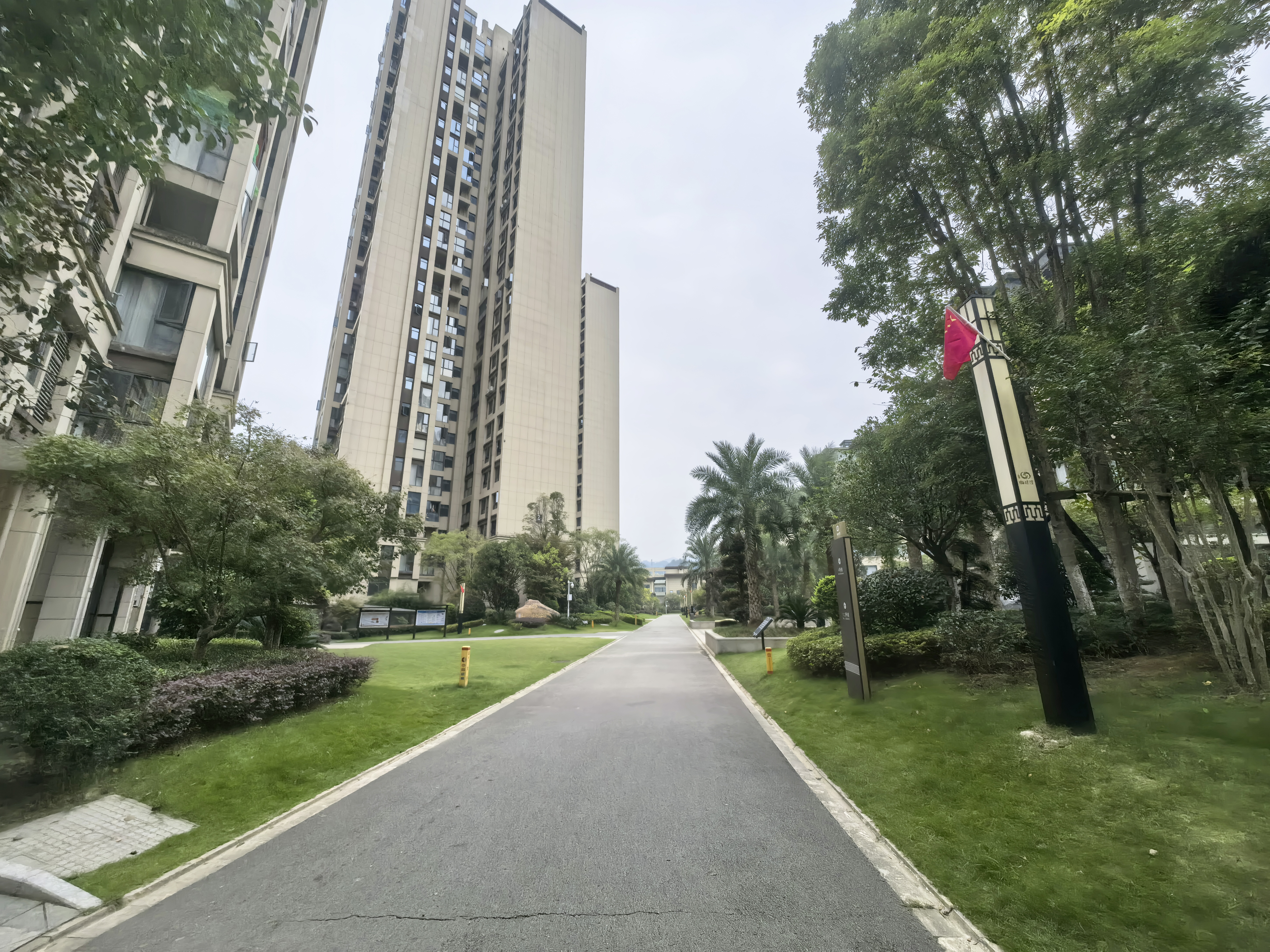 昊天珑璟湾 3室2厅1卫 55.0万 昊天珑璟湾 3室2厅1卫 55.0万客厅