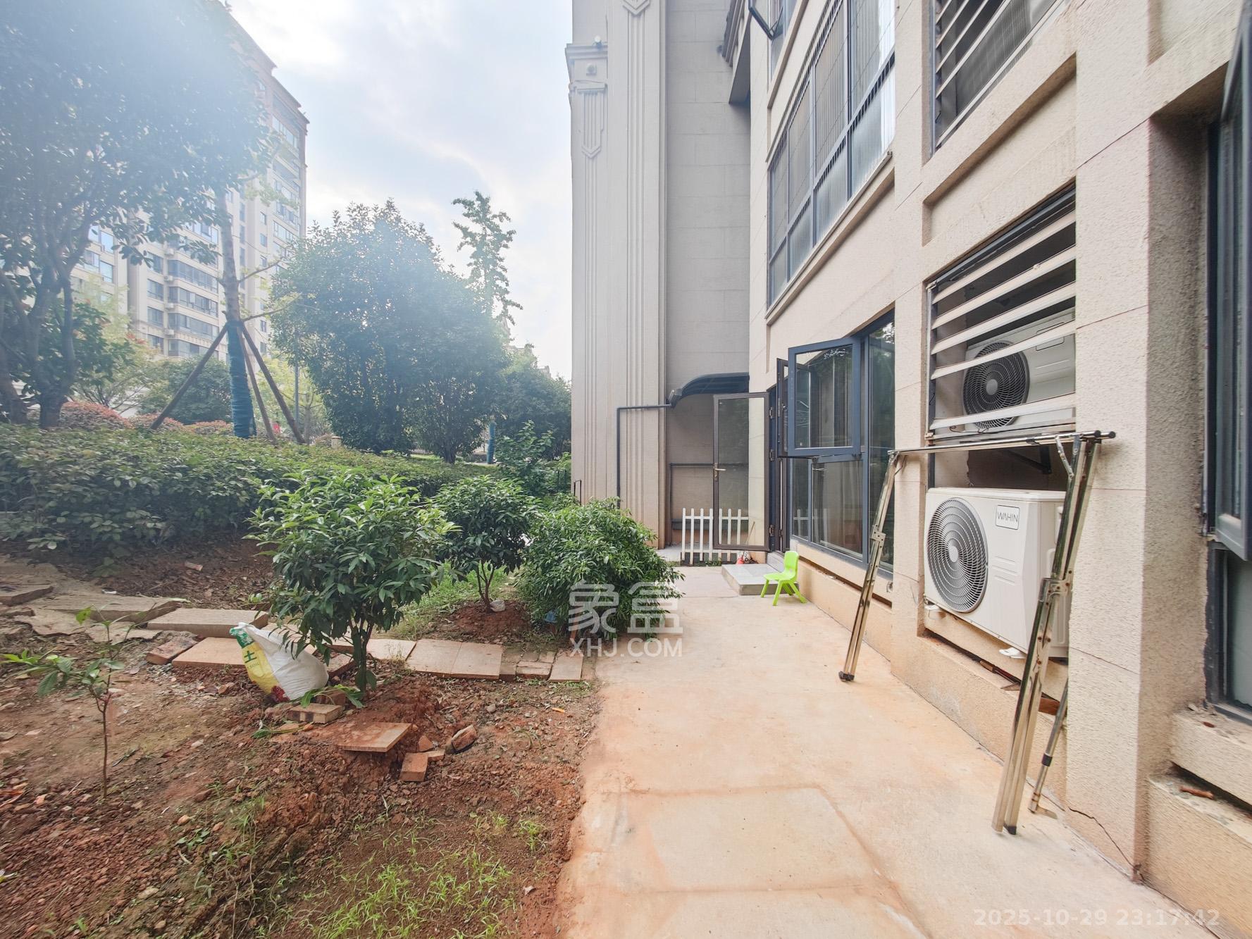 五矿万境蓝山 3室2厅2卫 108.0万 五矿万境蓝山 3室2厅2卫 108.0万阳台