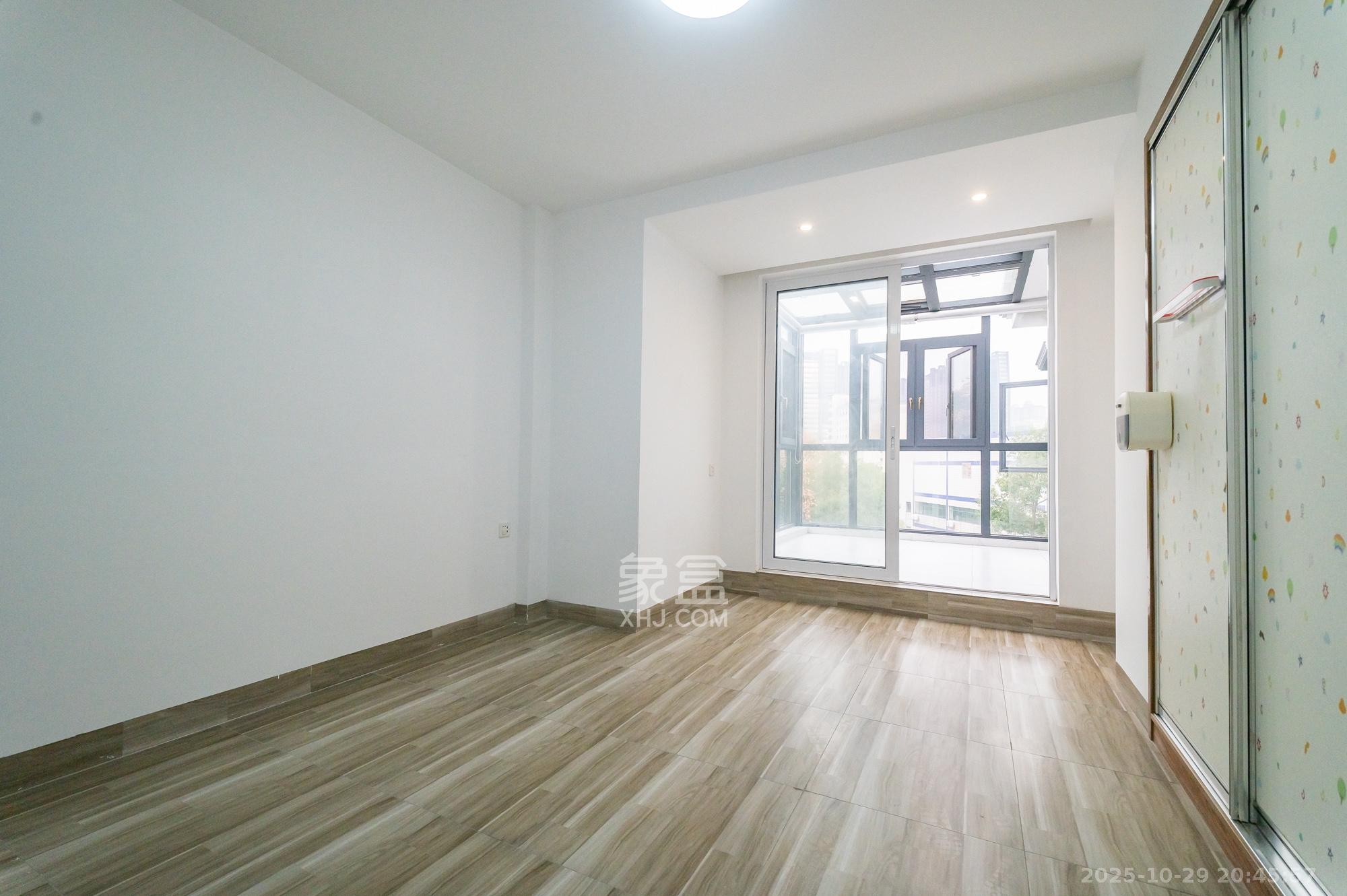 山水芙蓉国际新城 4室2厅2卫 81.8万 山水芙蓉国际新城 4室2厅2卫 81.8万卧室