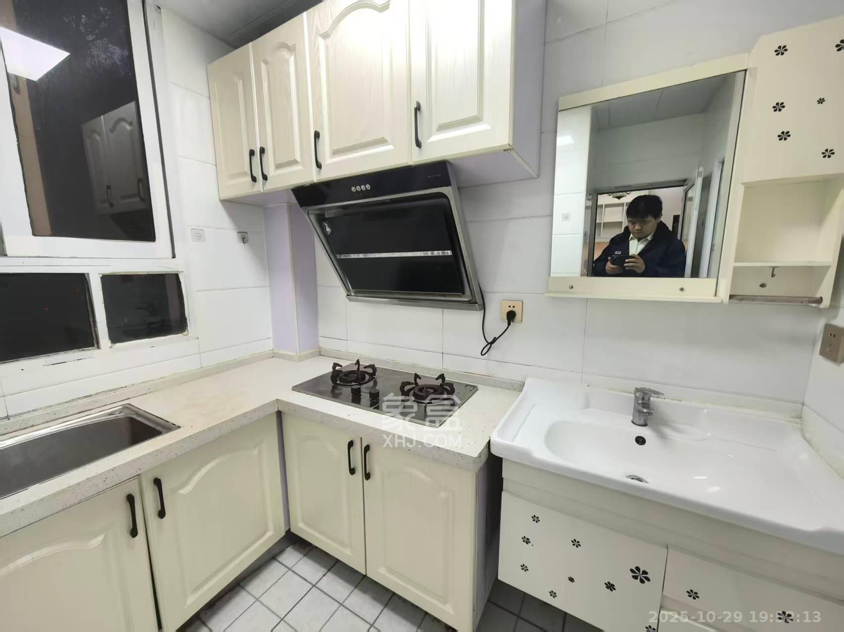 三印宿舍  2室2厅1卫    1800.0元/月 三印宿舍  2室2厅1卫    1800.0元/月室内图