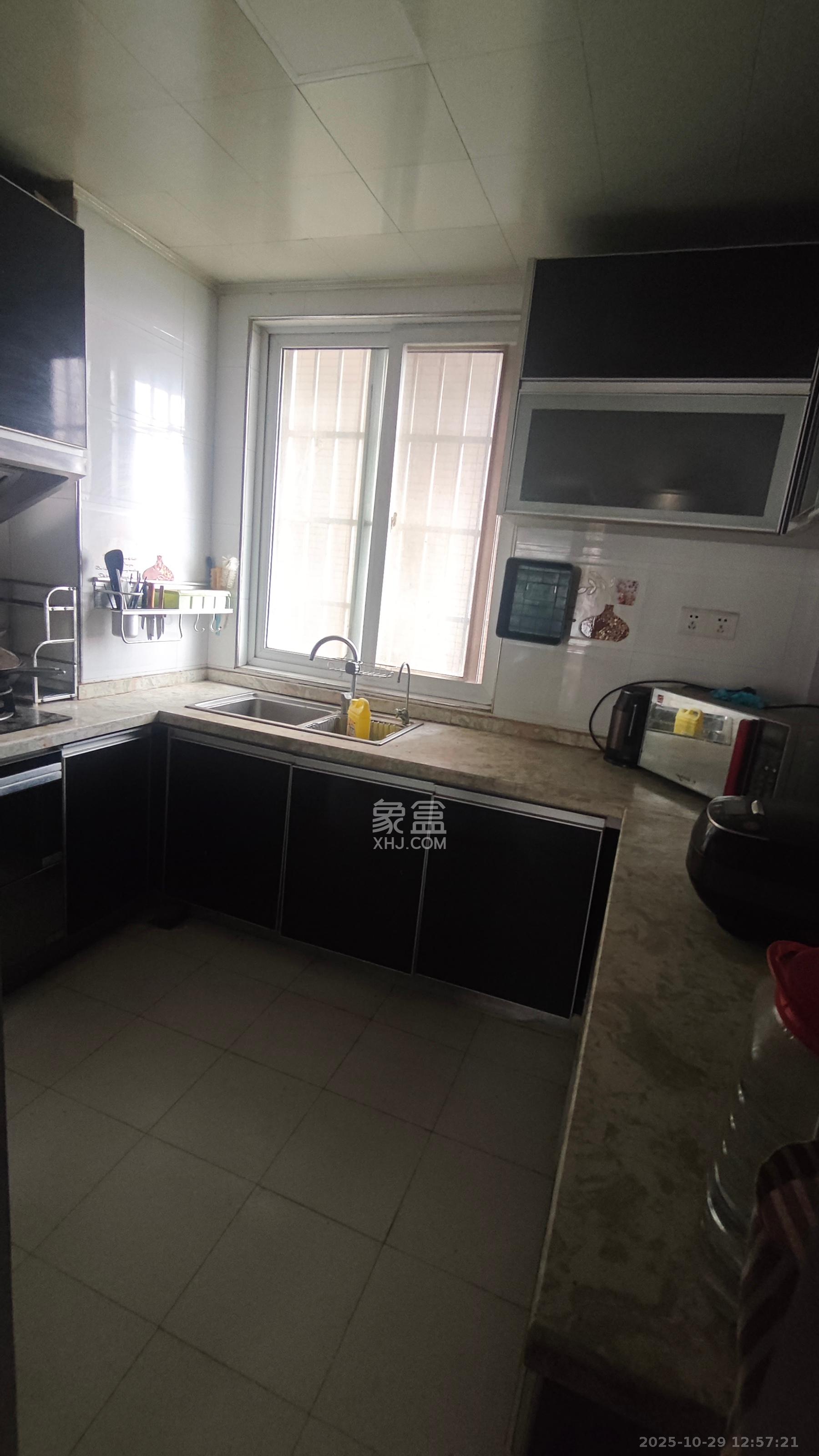 月湖兰庭  4室2厅2卫    2800.0元/月室内图