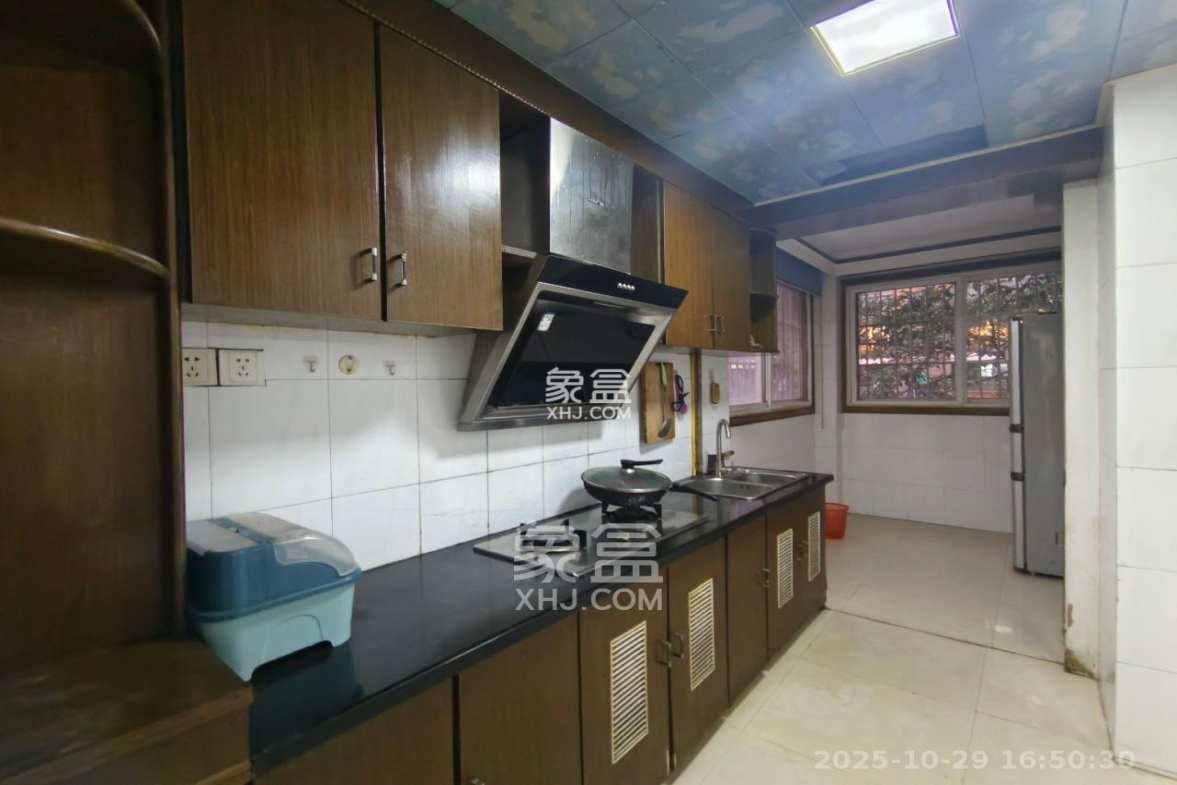 都市春天  3室2厅2卫    2600.0元/月 都市春天  3室2厅2卫    2600.0元/月室内图