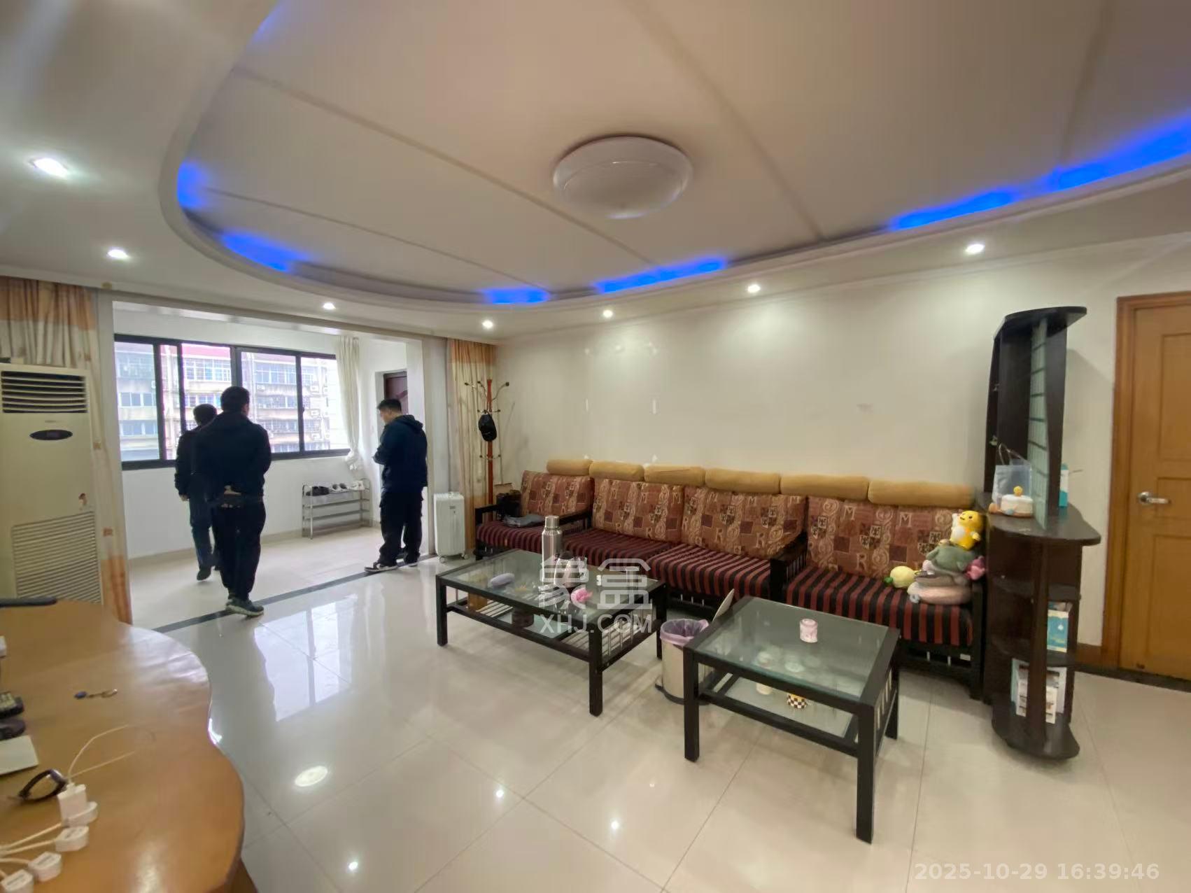 芙蓉区检察院宿舍  3室2厅1卫    2300.0元/月