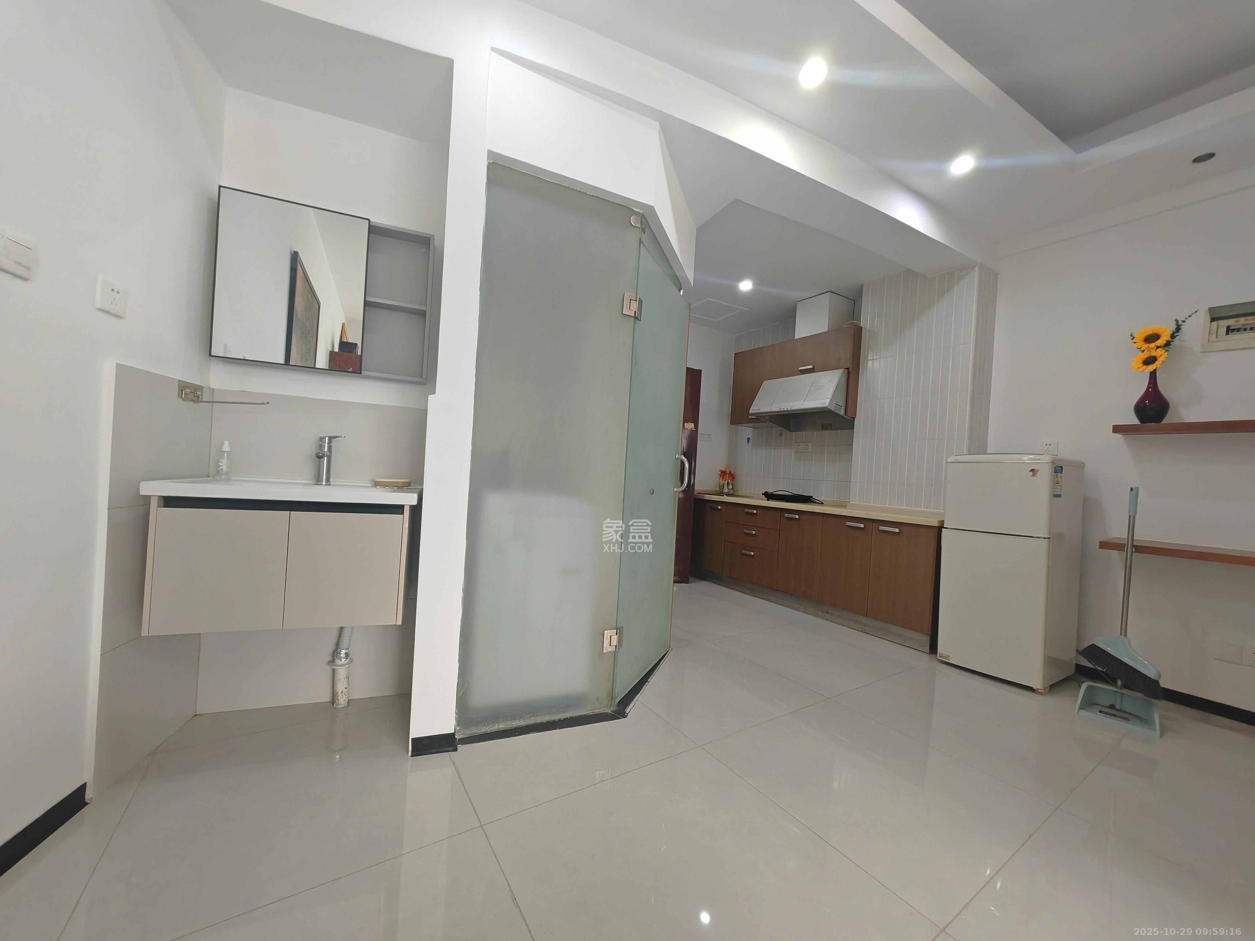 通华天都  1室1厅1卫    1700.0元/月室内图