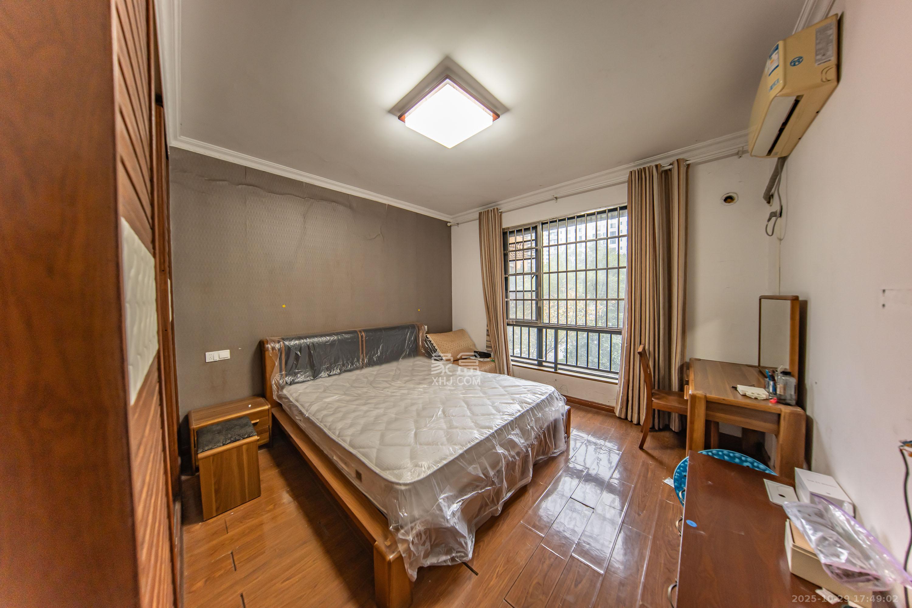 中建麓山和苑 3室2厅2卫 75.0万 中建麓山和苑 3室2厅2卫 75.0万卧室