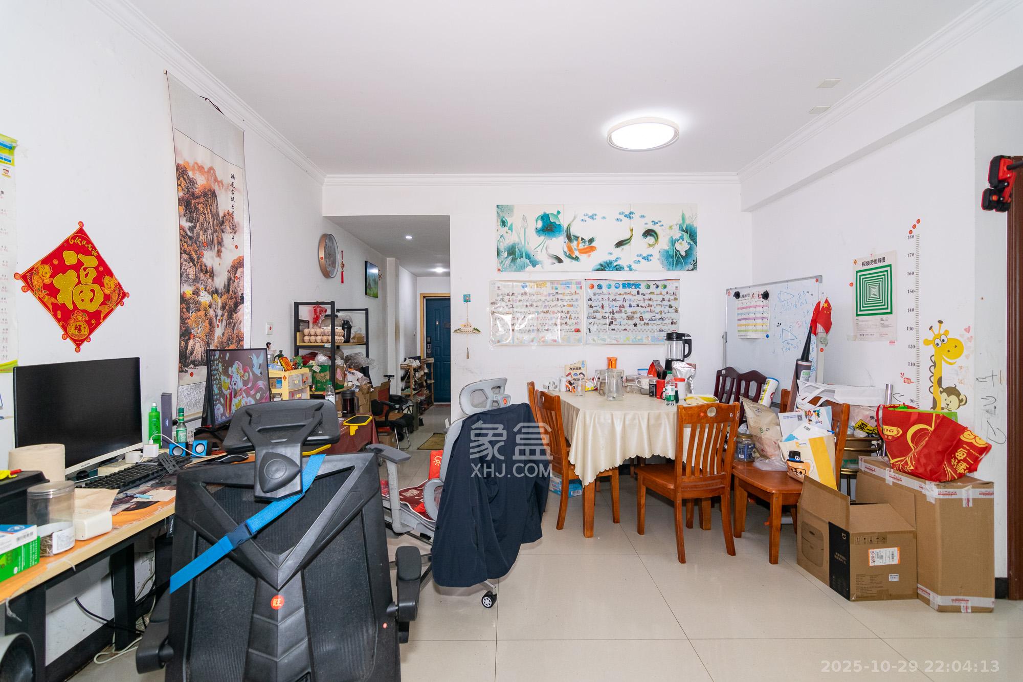 润和紫郡一期  3室2厅2卫    72.0万客厅