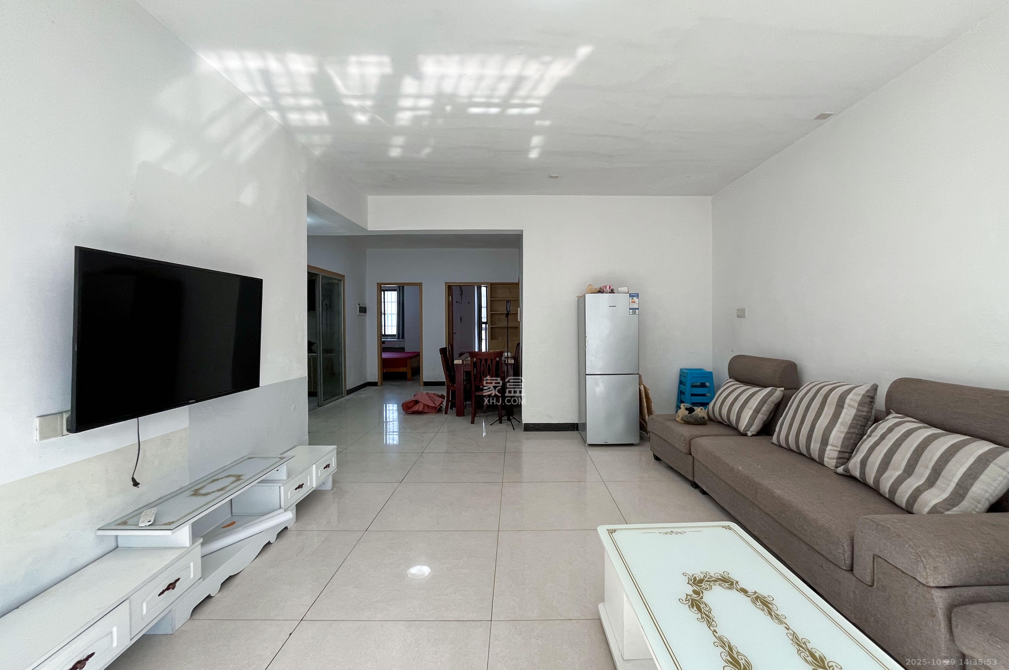 西铁馨寓(西铁领寓)  3室2厅1卫    66.8万 西铁馨寓(西铁领寓)  3室2厅1卫    66.8万客厅