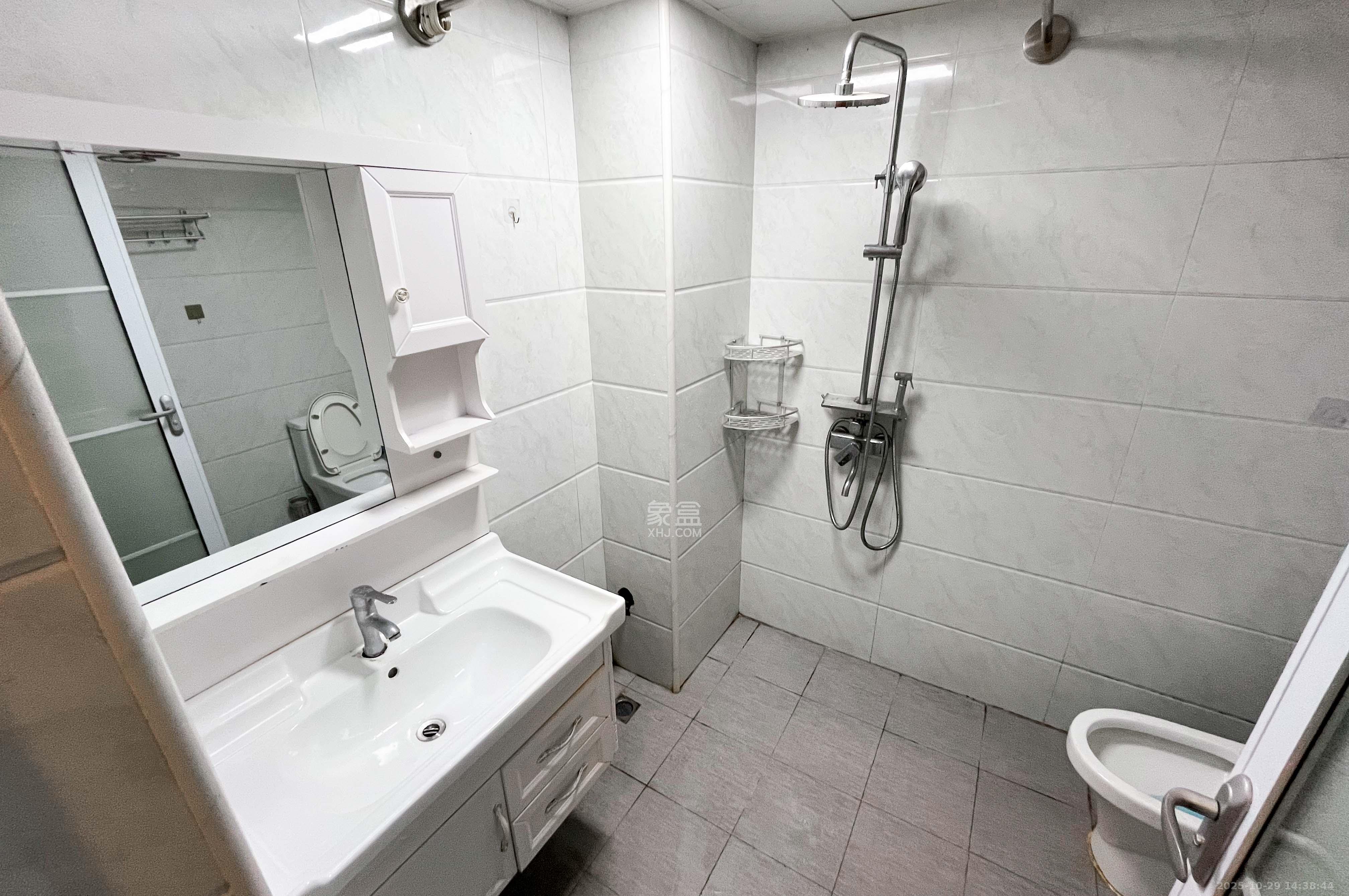 望兴景园二期（望兴西西里）  1室1厅1卫    33.0万卫生间