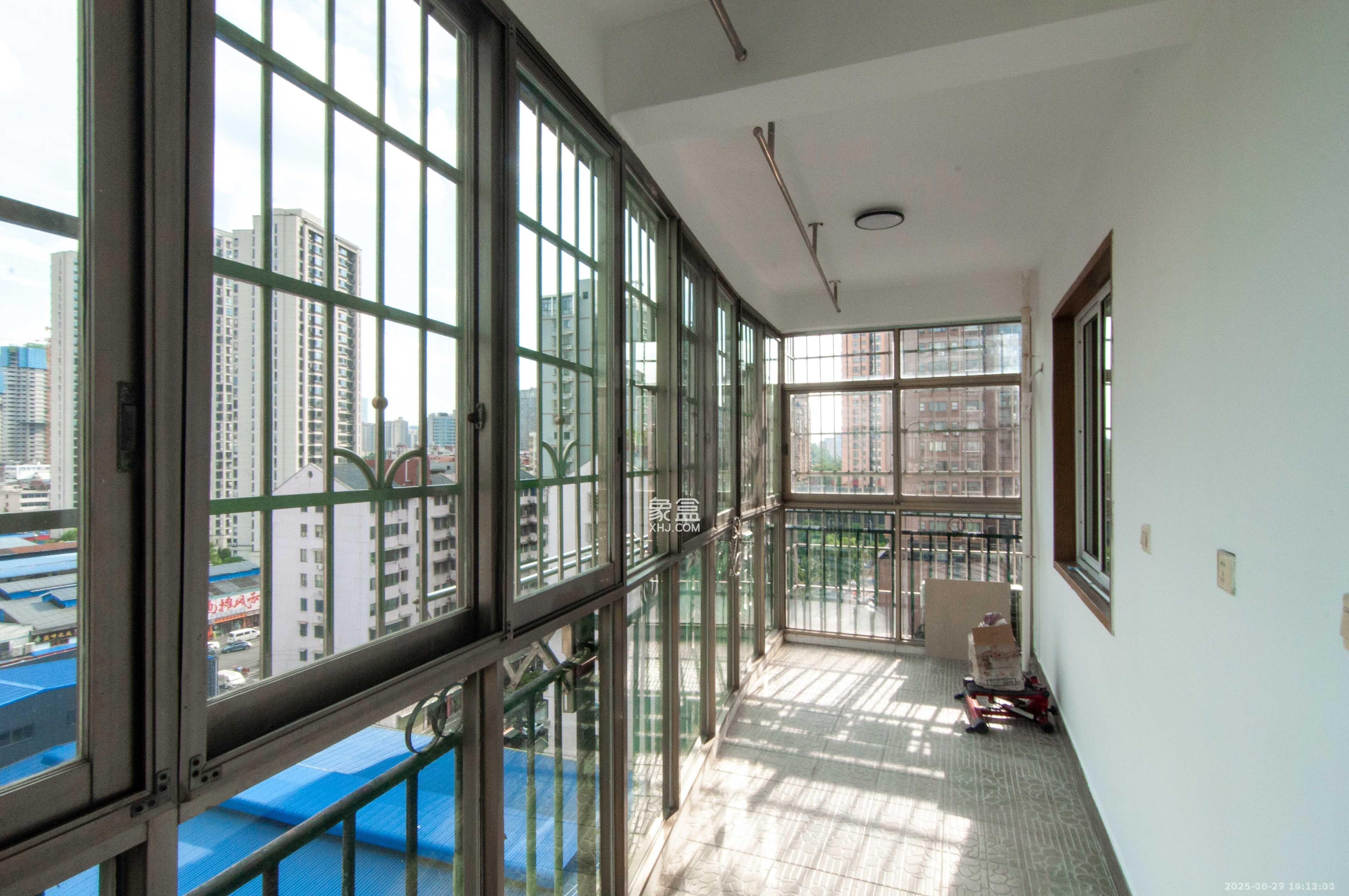 望麓锦园  4室1厅2卫    2200.0元/月 望麓锦园  4室1厅2卫    2200.0元/月室内图