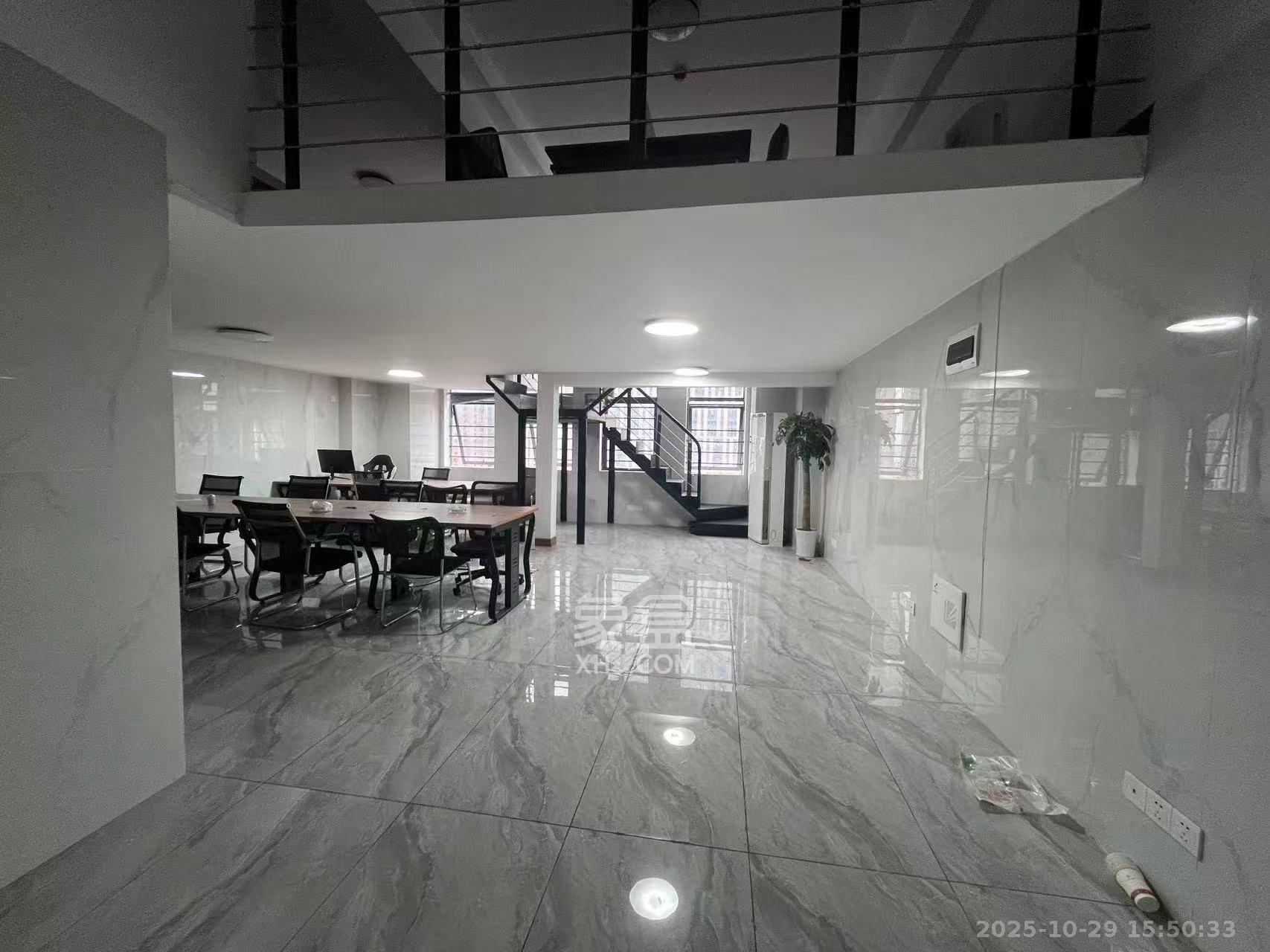 华润置地广场二期 2室2厅2卫 3500.0元/月 华润置地广场二期 2室2厅2卫 3500.0元/月室内图