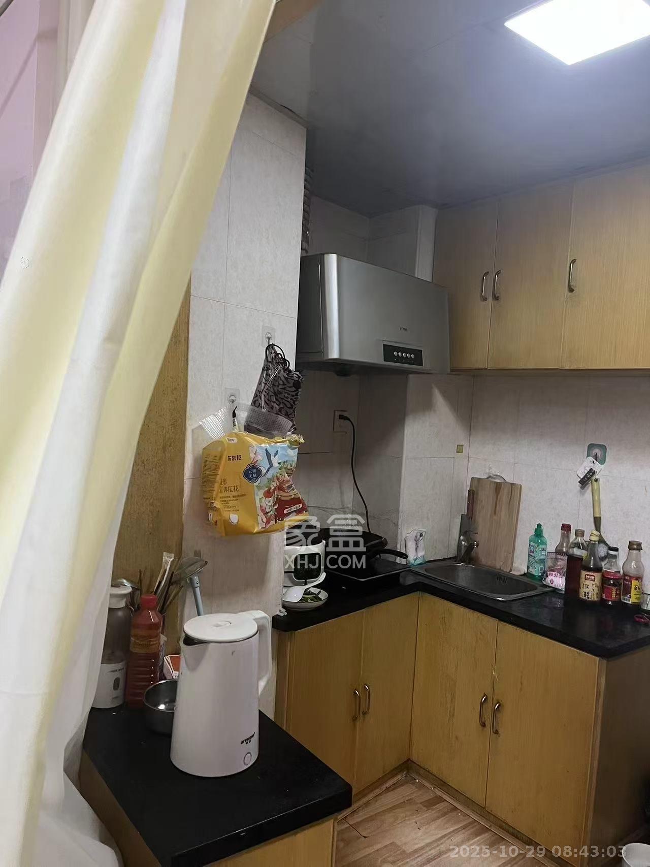 2076至高点  1室1厅1卫    1200.0元/月室内图