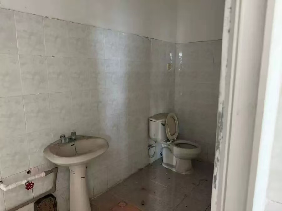 冠华大厦 2室1厅2卫 121.2万 冠华大厦 2室1厅2卫 121.2万室内图