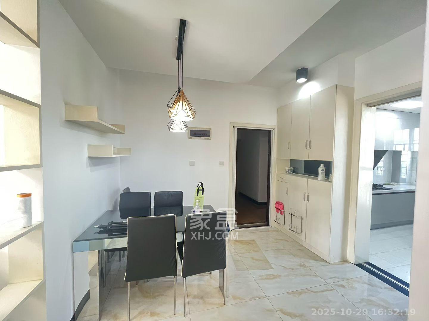 中房瑞致国际  3室2厅2卫    2800.0元/月室内图