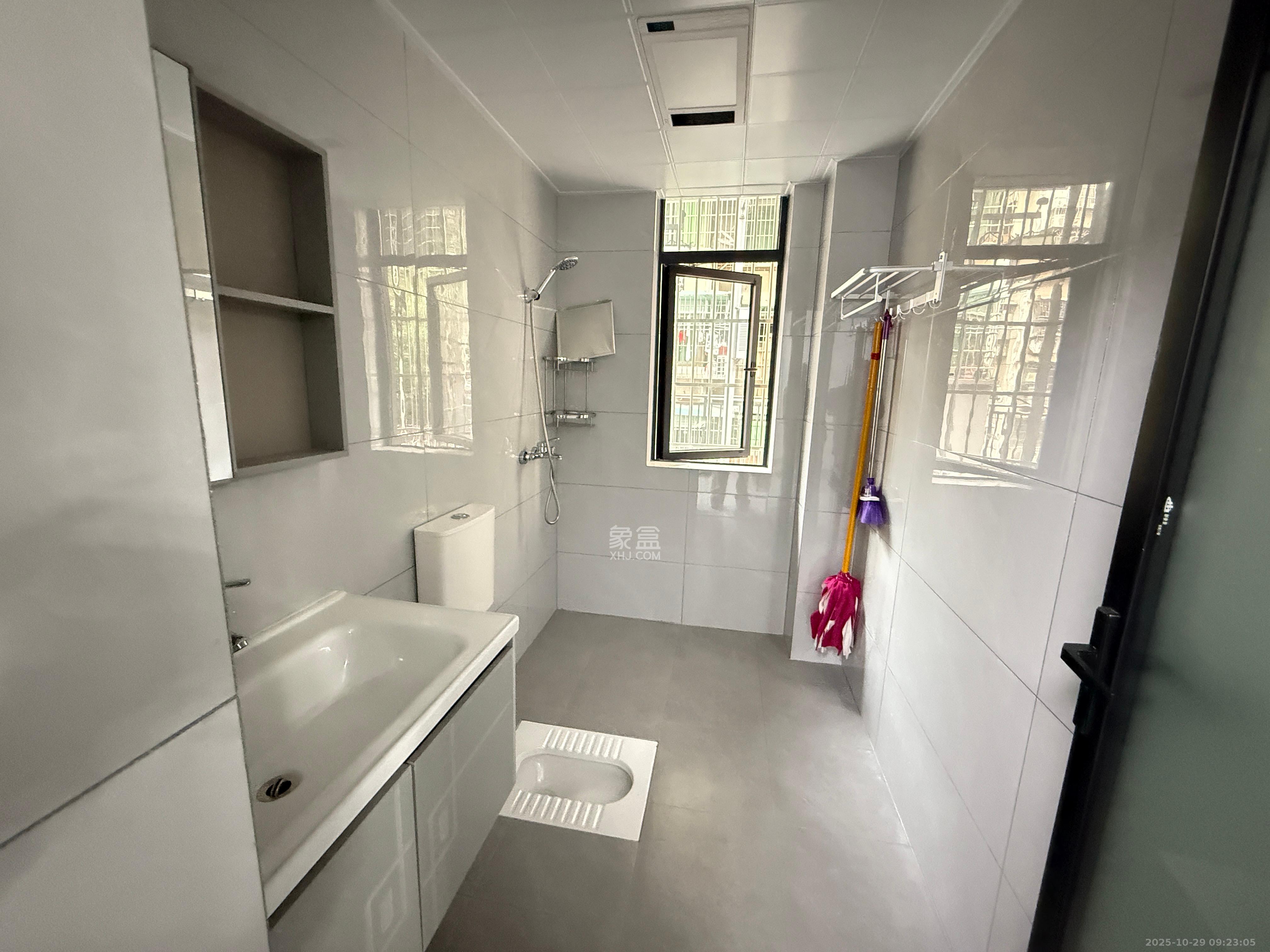 仰天湖1、2村  2室1厅1卫    2500.0元/月室内图