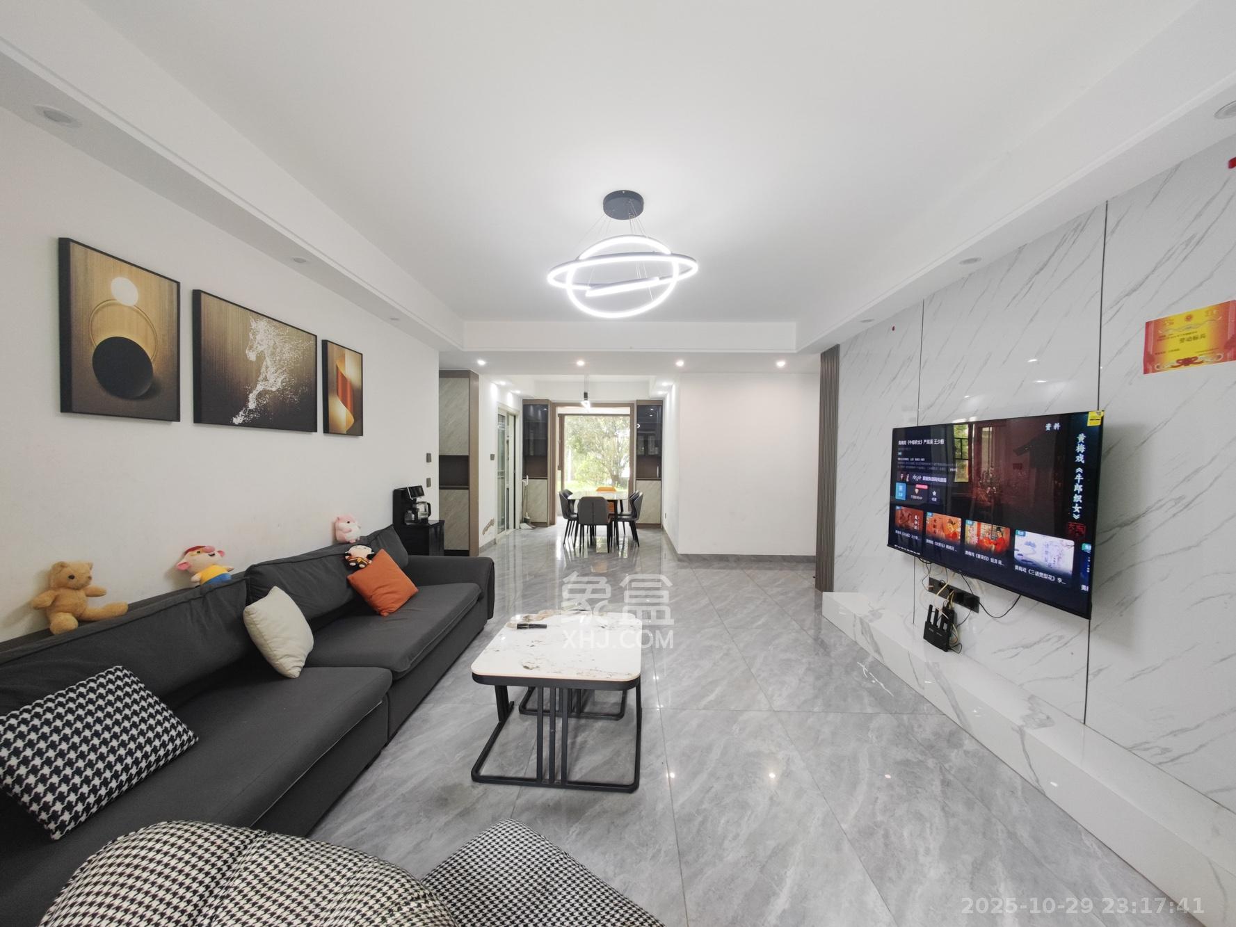 五矿万境蓝山  3室2厅2卫    108.0万客厅