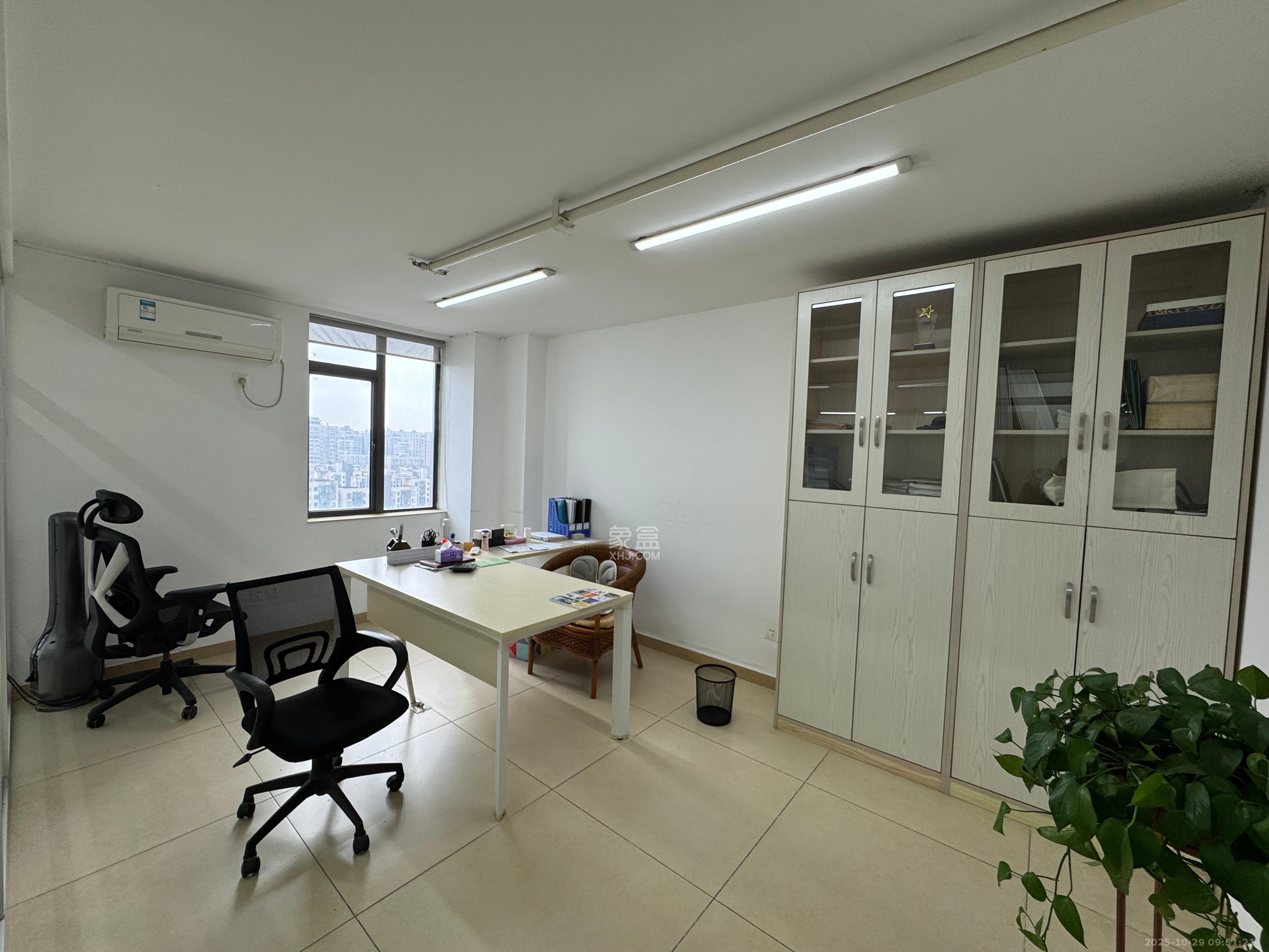 长房中庭国际(东郡华蓉广场)  2室2厅1卫    6800.0元/月 长房中庭国际(东郡华蓉广场)  2室2厅1卫    6800.0元/月室内图