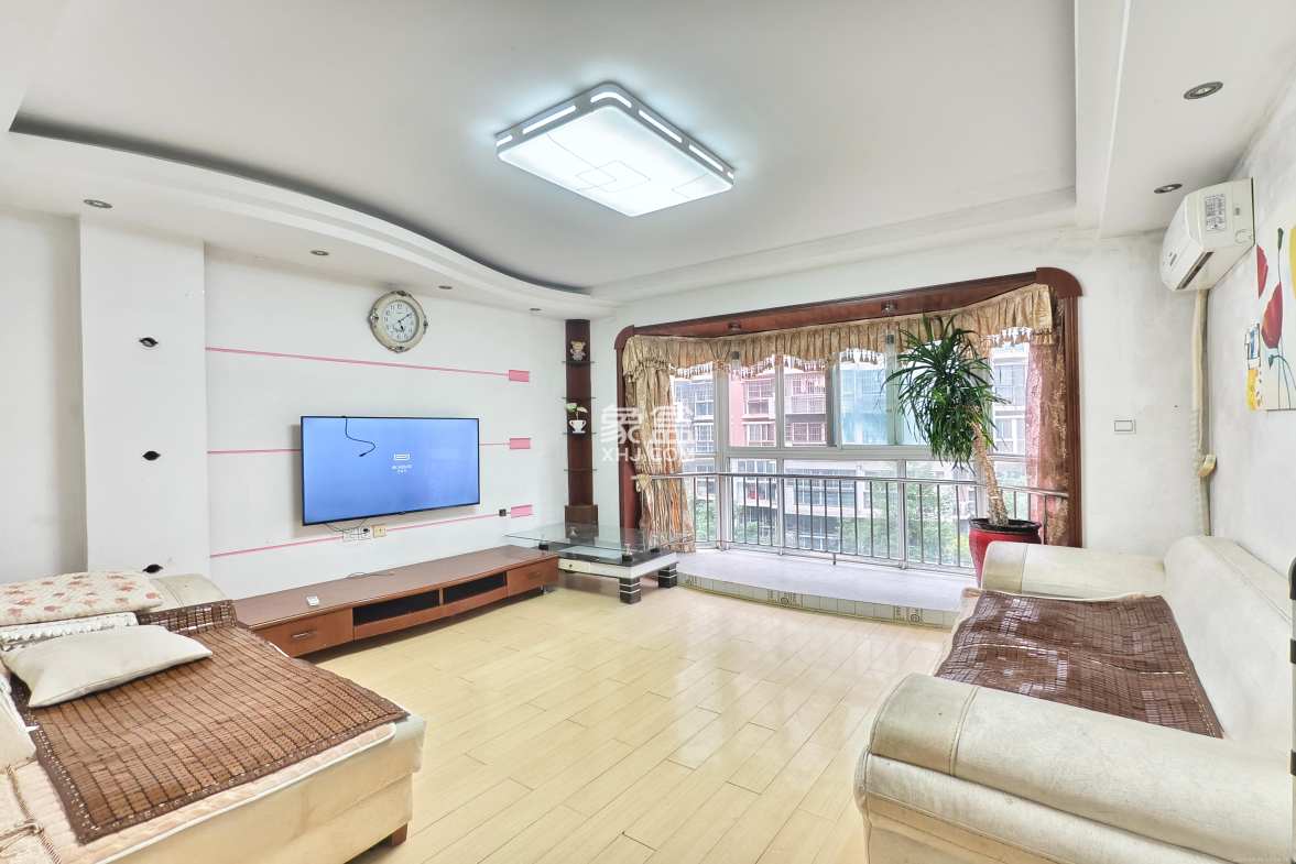 金色山庄  2室2厅1卫    2200.0元/月 金色山庄  2室2厅1卫    2200.0元/月室内图