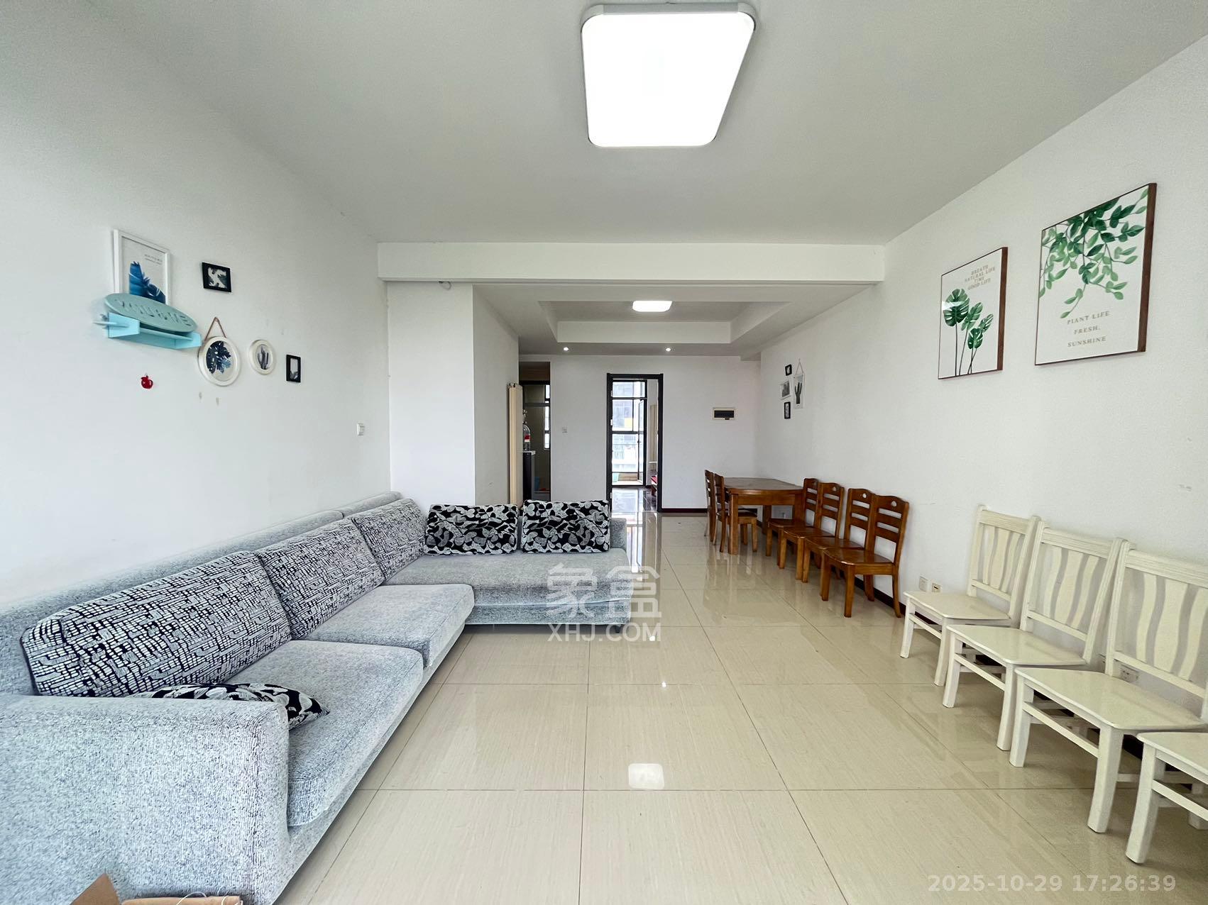 阳光100三期  3室2厅2卫    2500.0元/月 阳光100三期  3室2厅2卫    2500.0元/月室内图