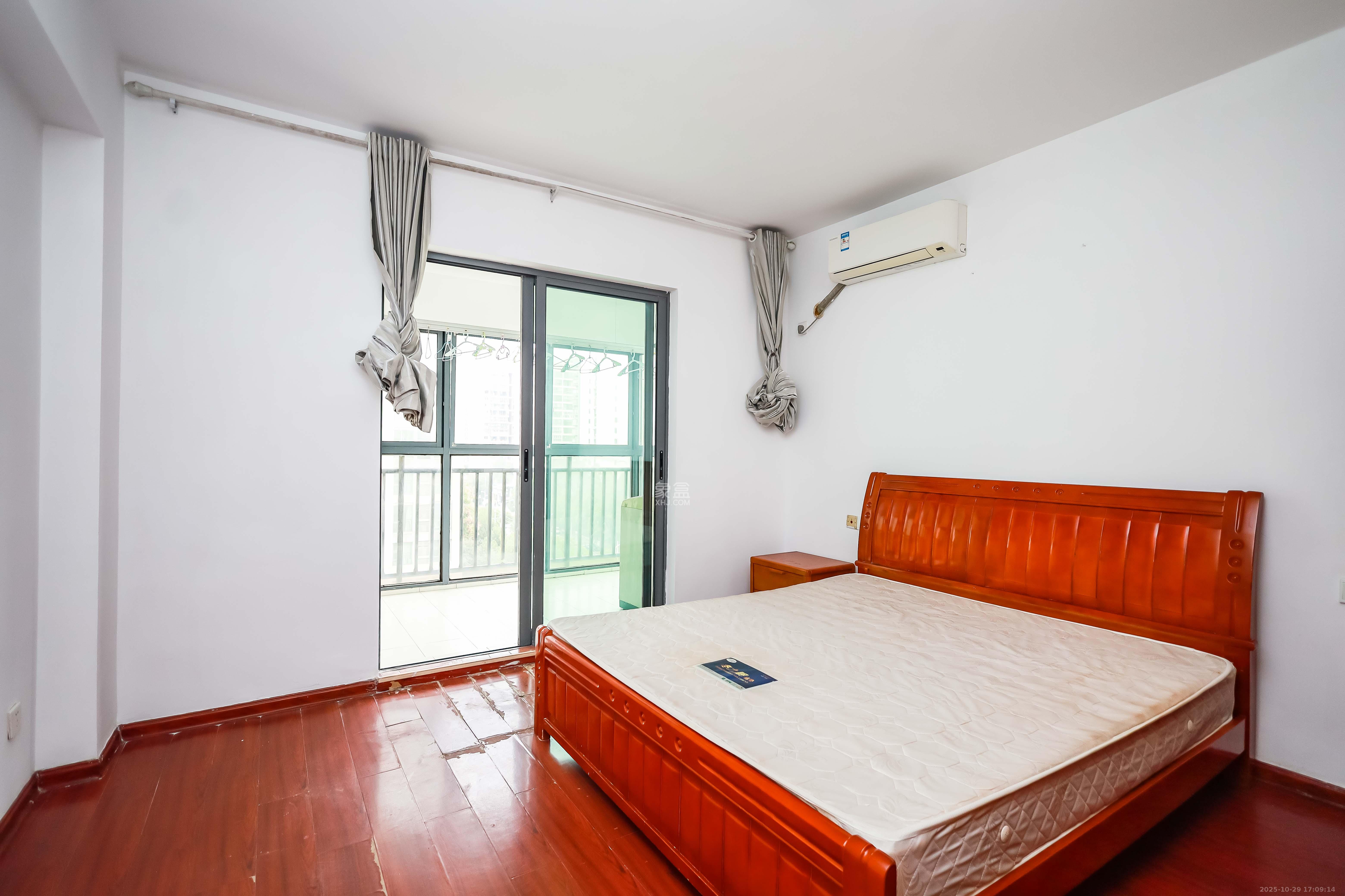 卓越蔚蓝海岸一期  3室2厅2卫    150.0万卧室