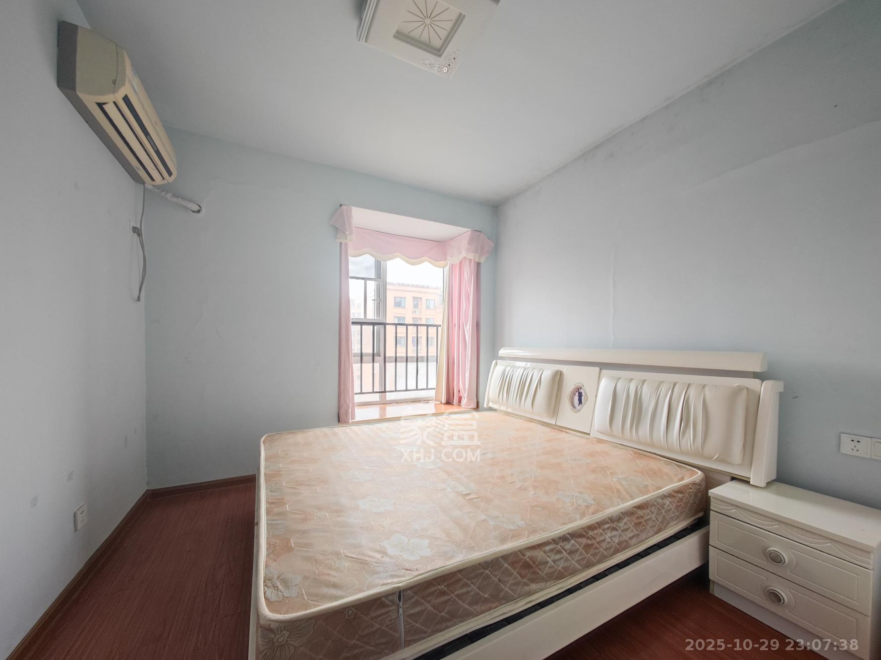 丽发新城  2室2厅1卫    49.8万卧室