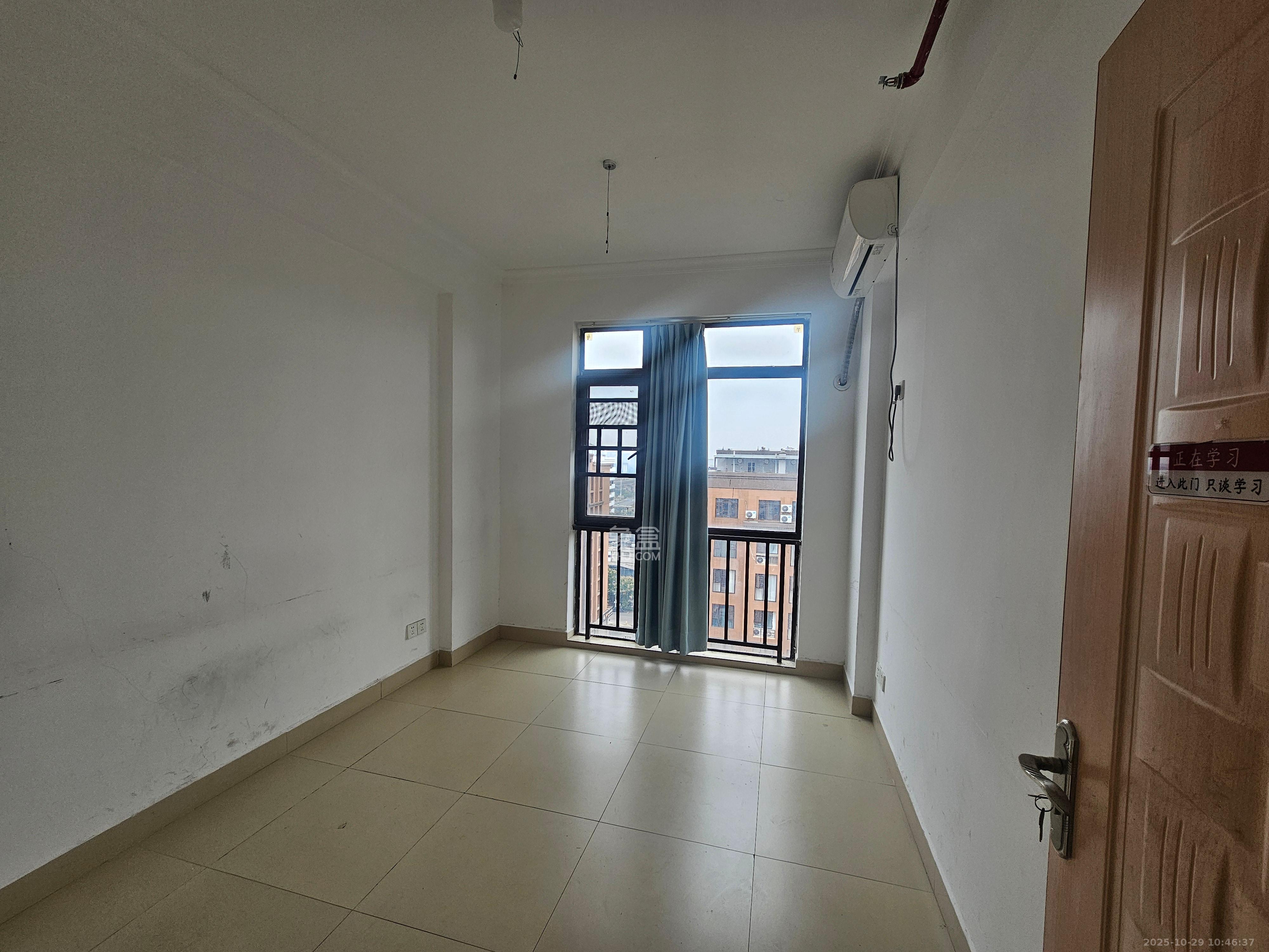 鑫远和城(一、二期)  4室2厅1卫    3800.0元/月 鑫远和城(一、二期)  4室2厅1卫    3800.0元/月室内图