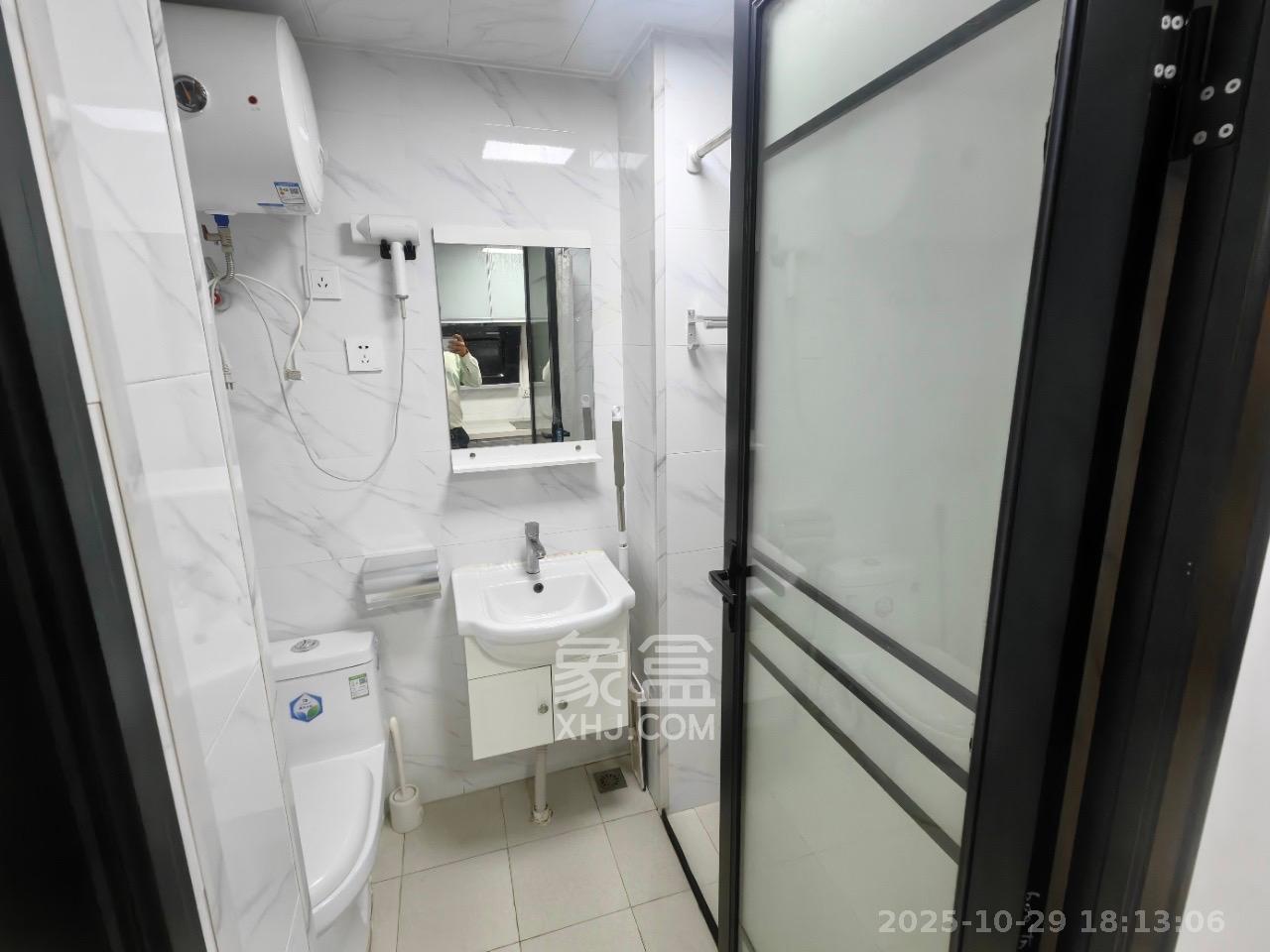 中海珑悦府  1室1厅1卫    1200.0元/月室内图