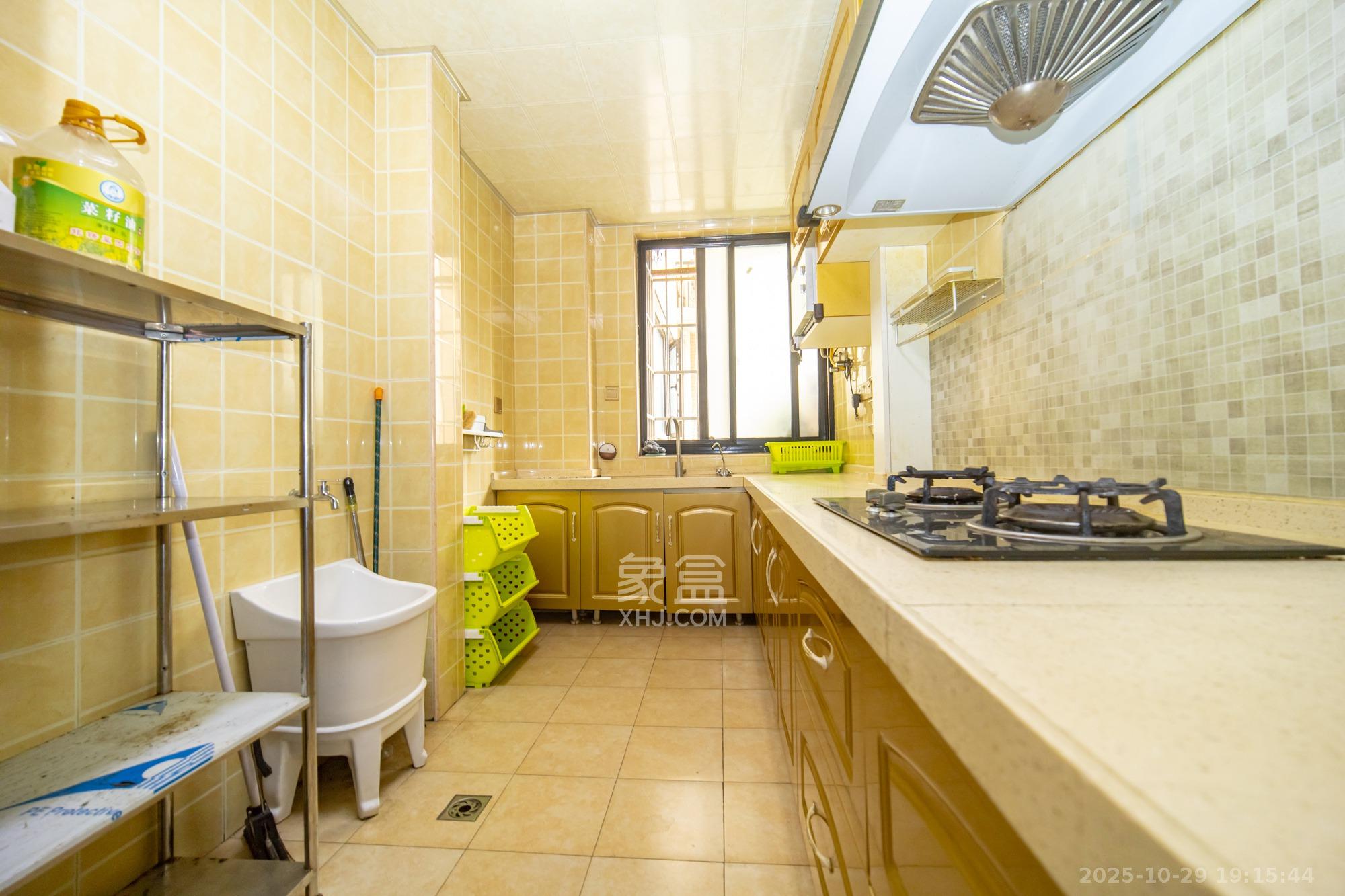 长大卧琥  3室2厅2卫    93.0万 长大卧琥  3室2厅2卫    93.0万厨房