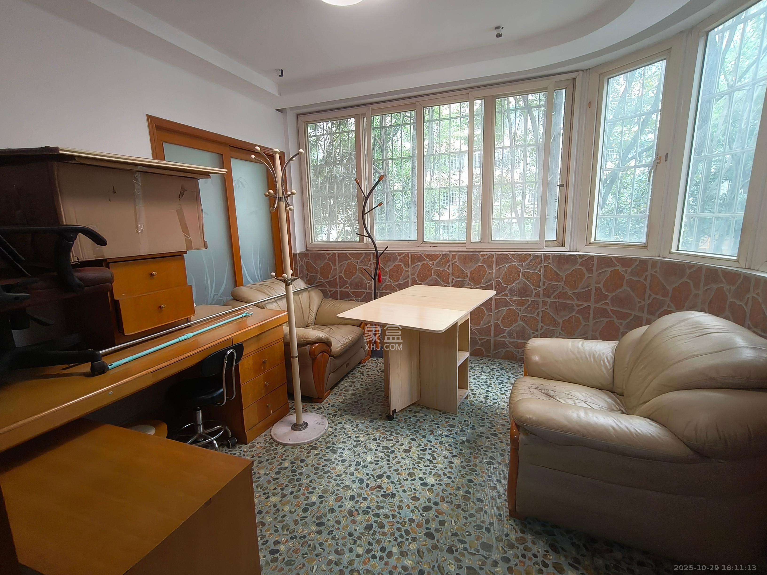 香樟路省委党校 4室2厅2卫 2000.0元/月 香樟路省委党校 4室2厅2卫 2000.0元/月室内图