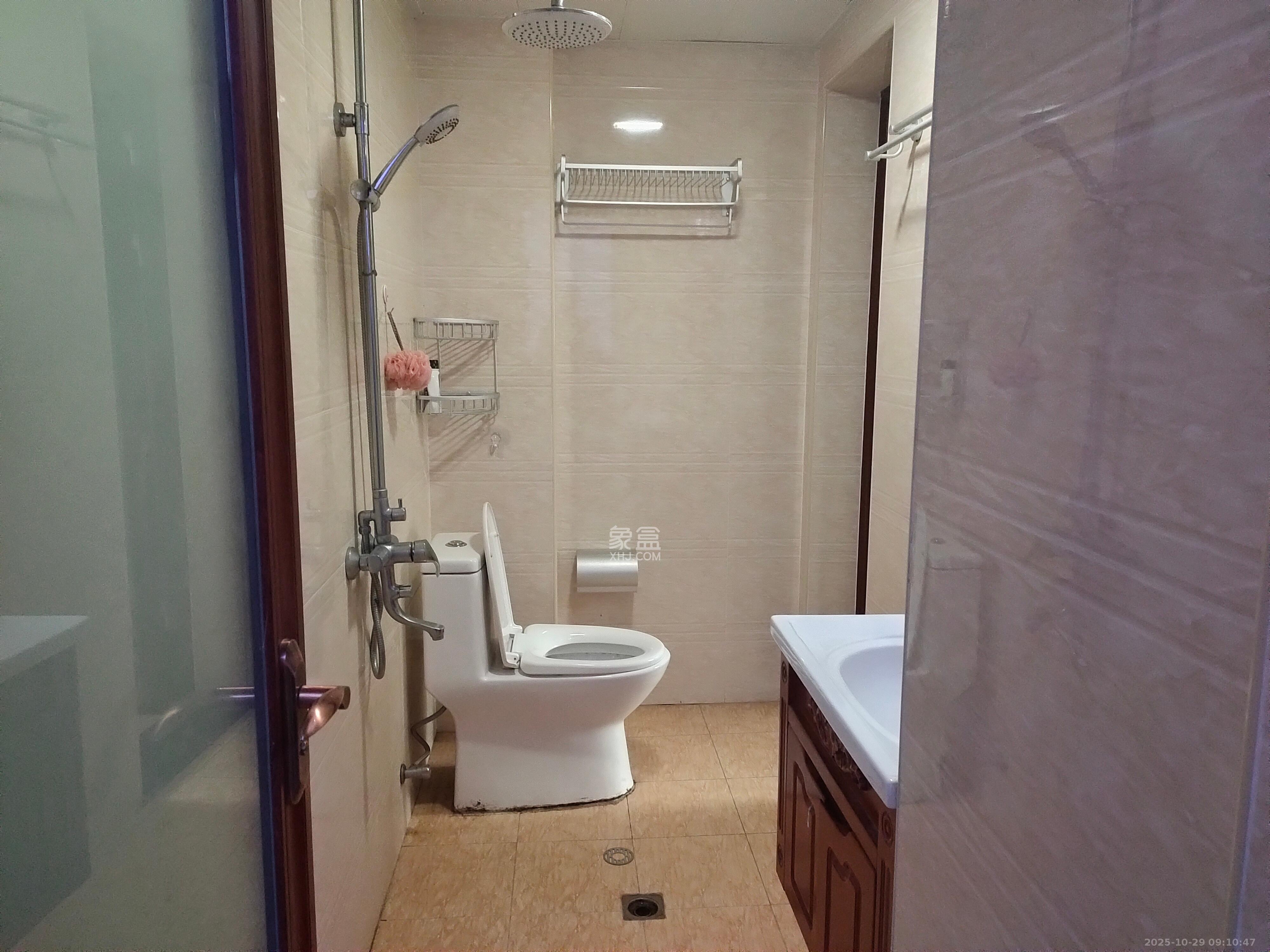 百纳广场（百纳公寓）  1室1厅1卫    2000.0元/月室内图