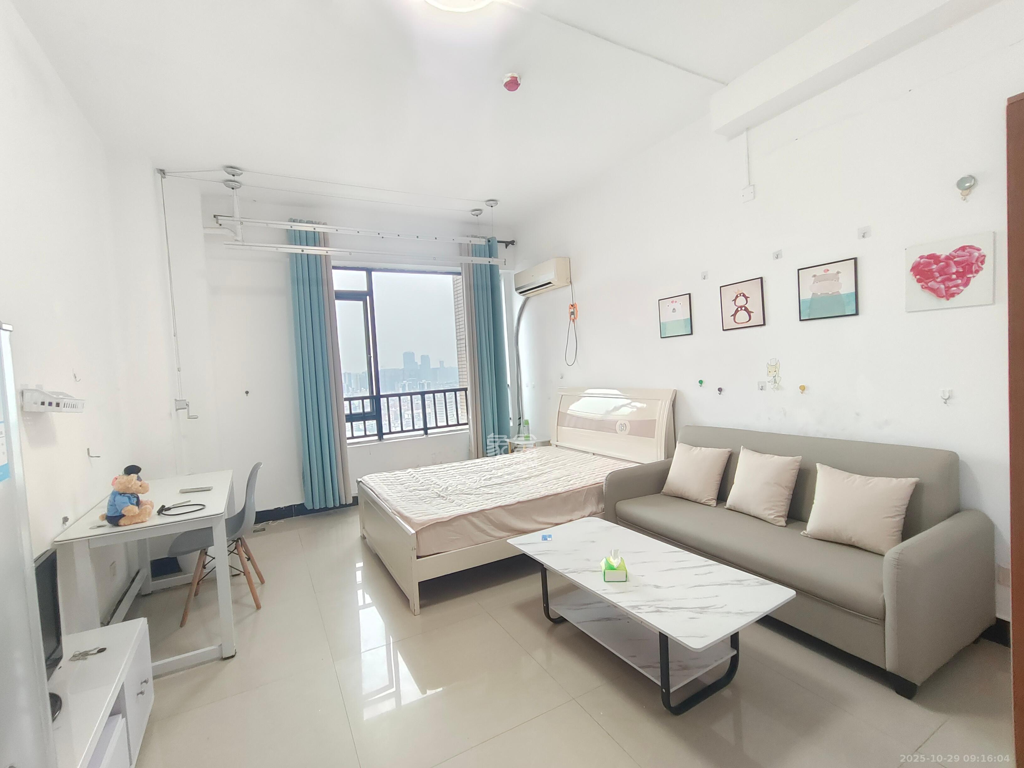 融圣国际  1室1厅1卫    1700.0元/月 融圣国际  1室1厅1卫    1700.0元/月