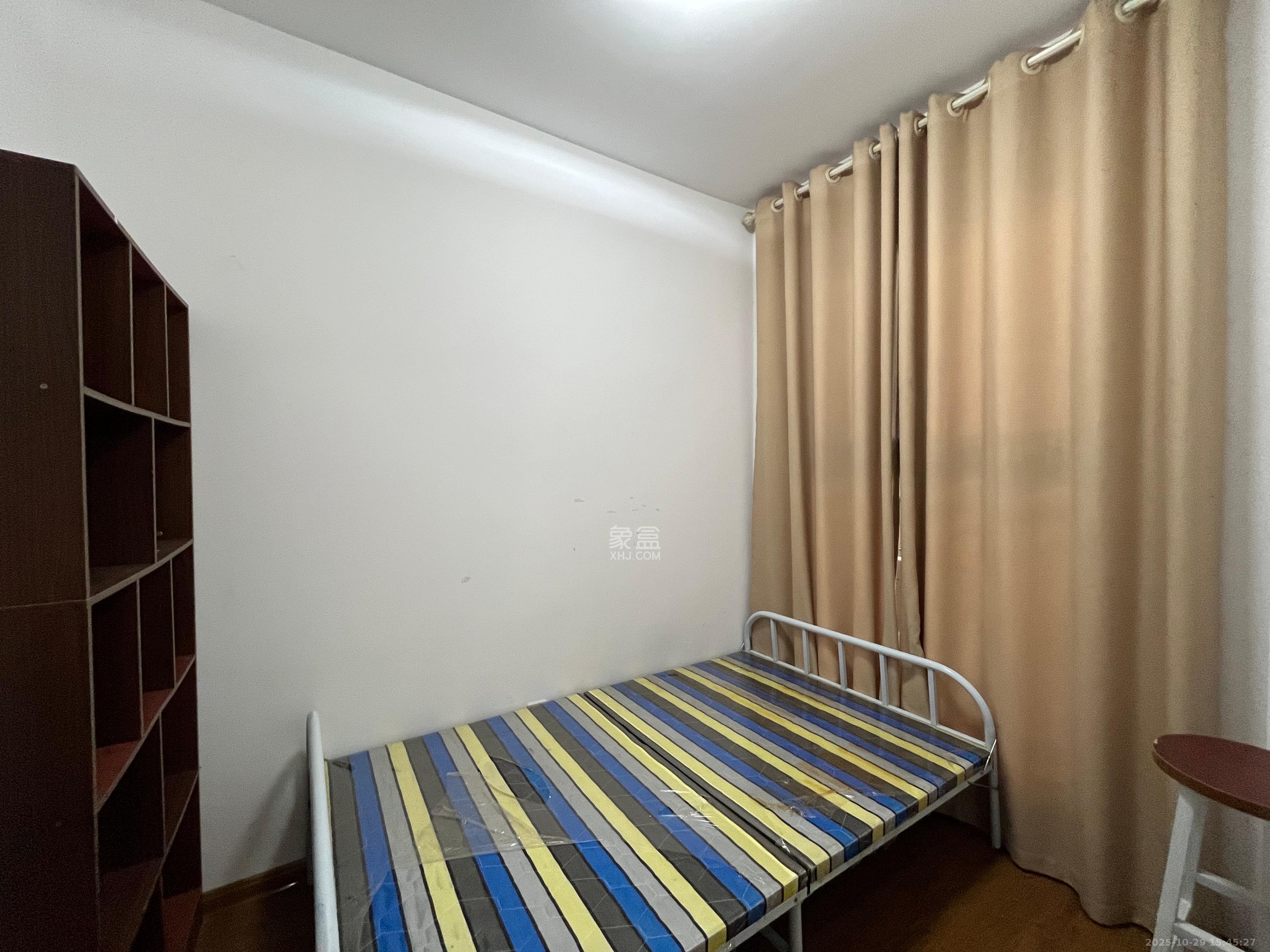 绿地之窗  3室1厅1卫    1900.0元/月室内图