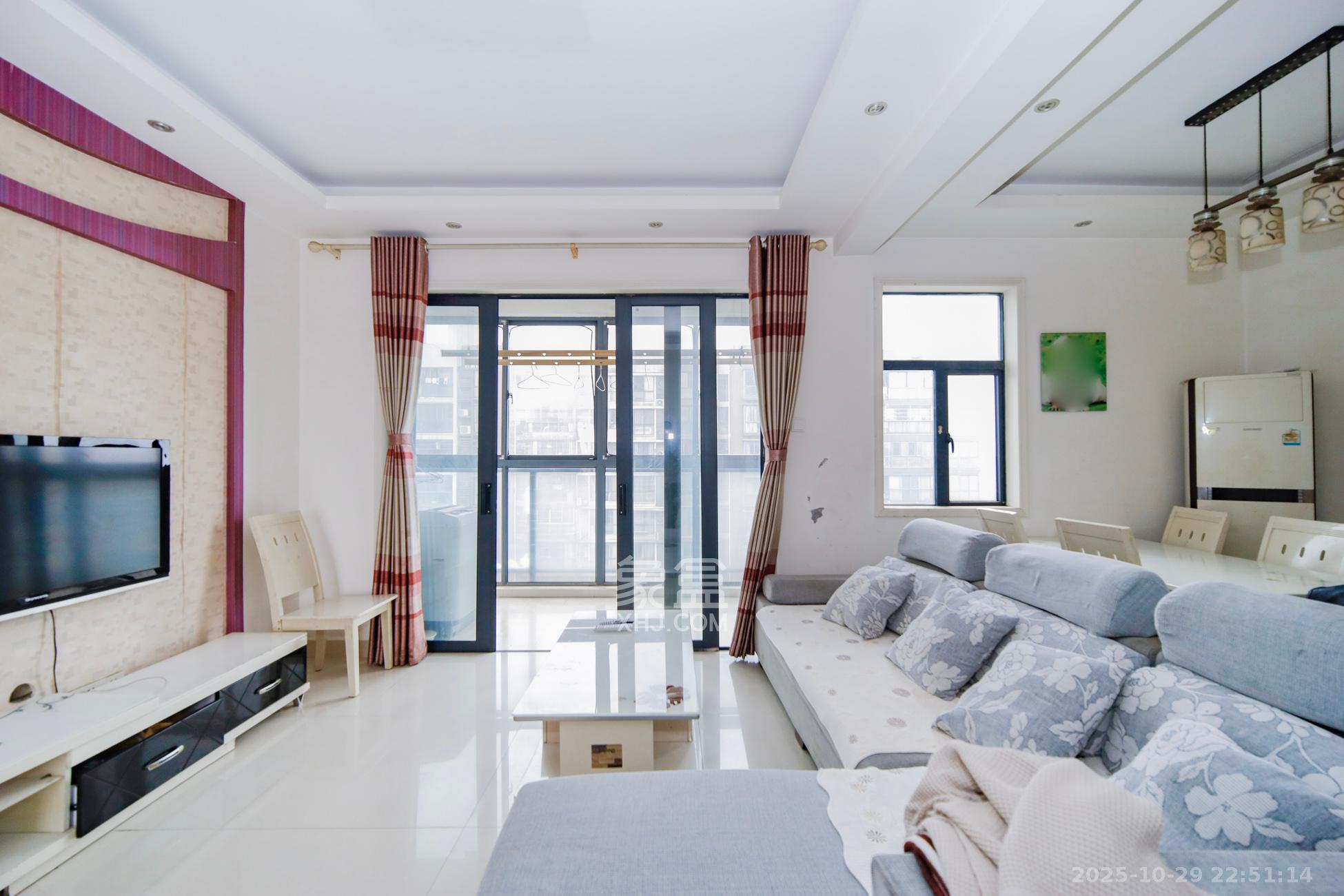 城南故事家园  1室1厅1卫    75.0万客厅