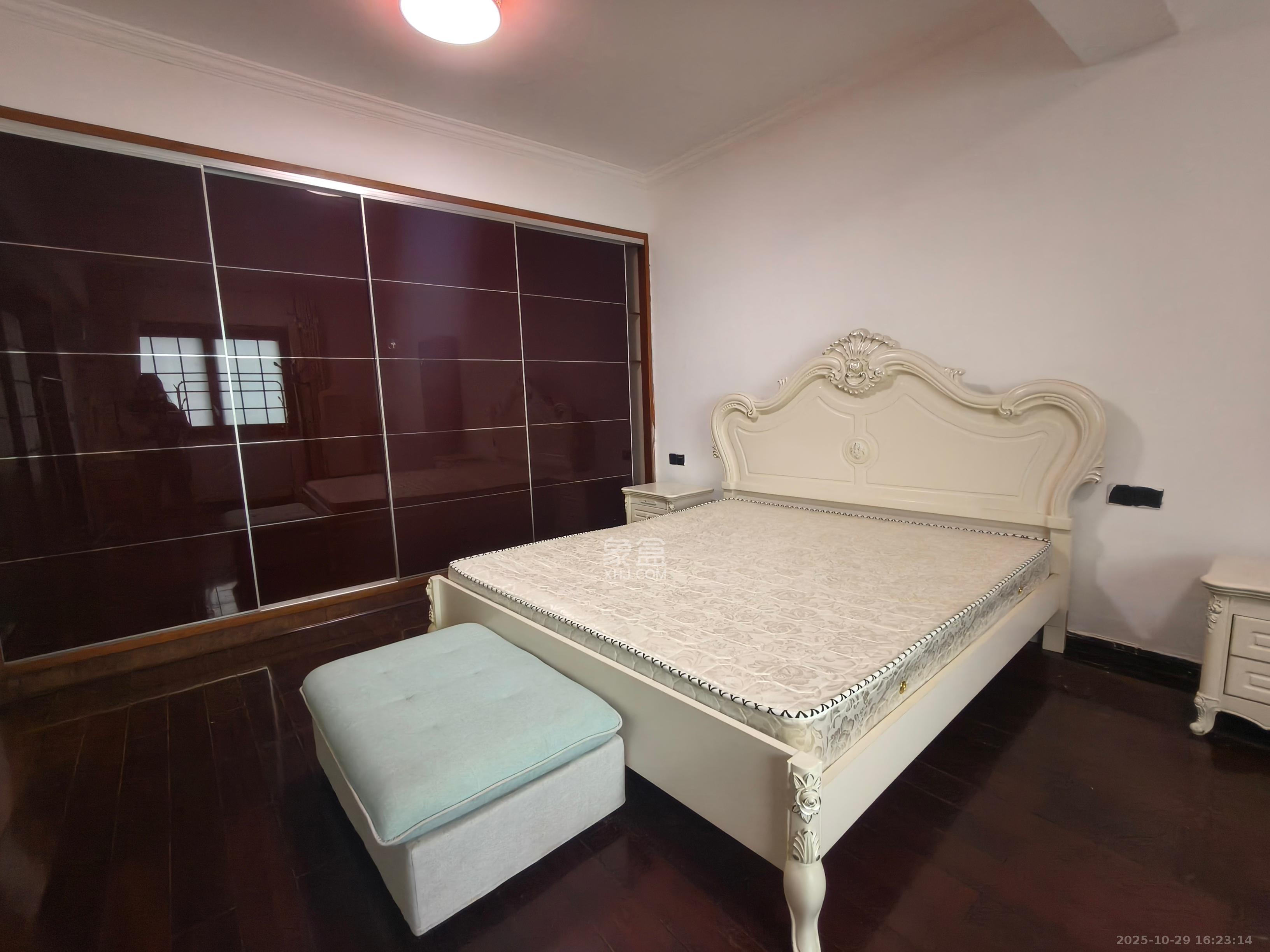 楚天家园  1室1厅1卫    1300.0元/月室内图