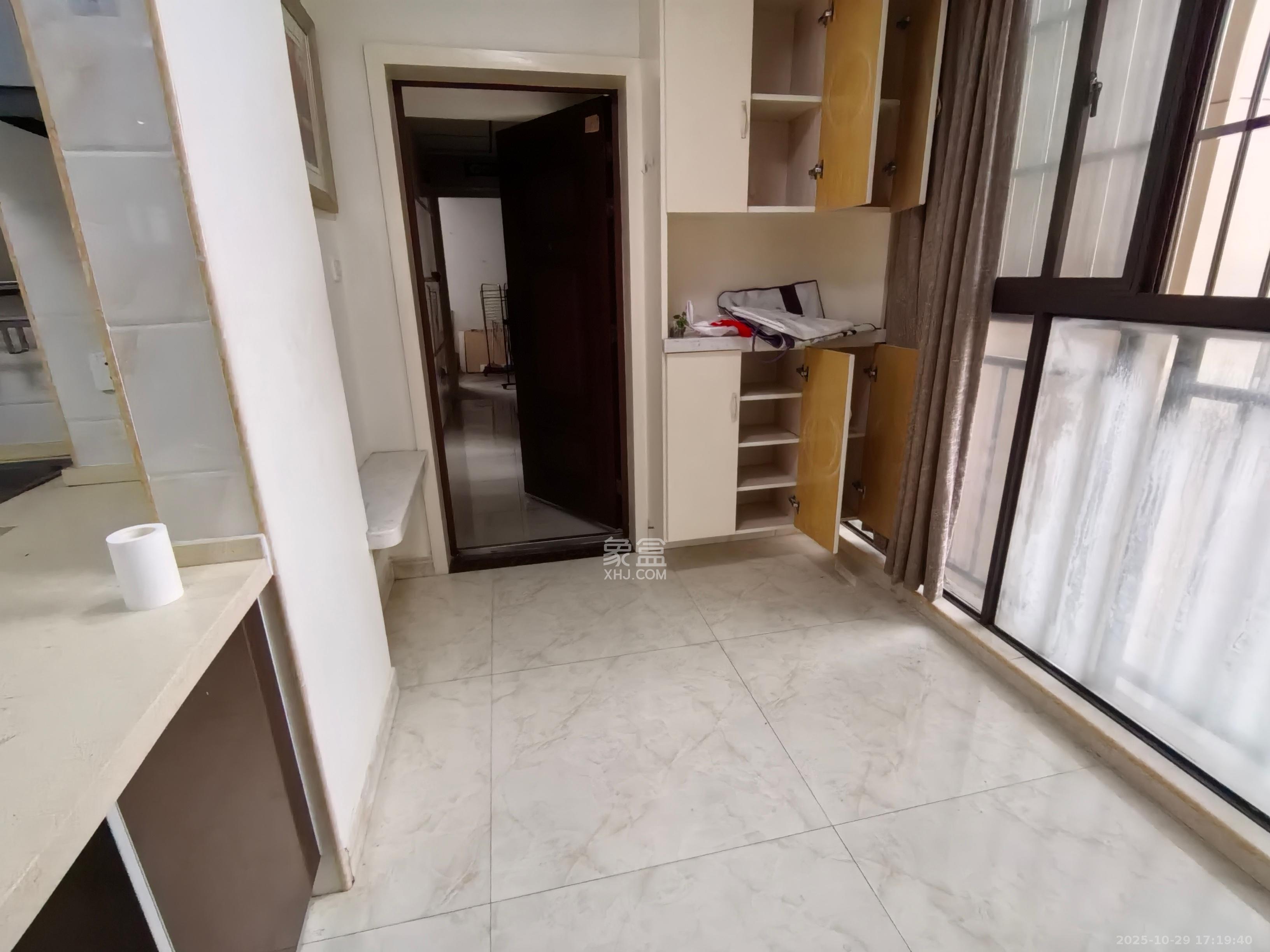 卓越蔚蓝海岸三期  2室2厅1卫    2400.0元/月室内图