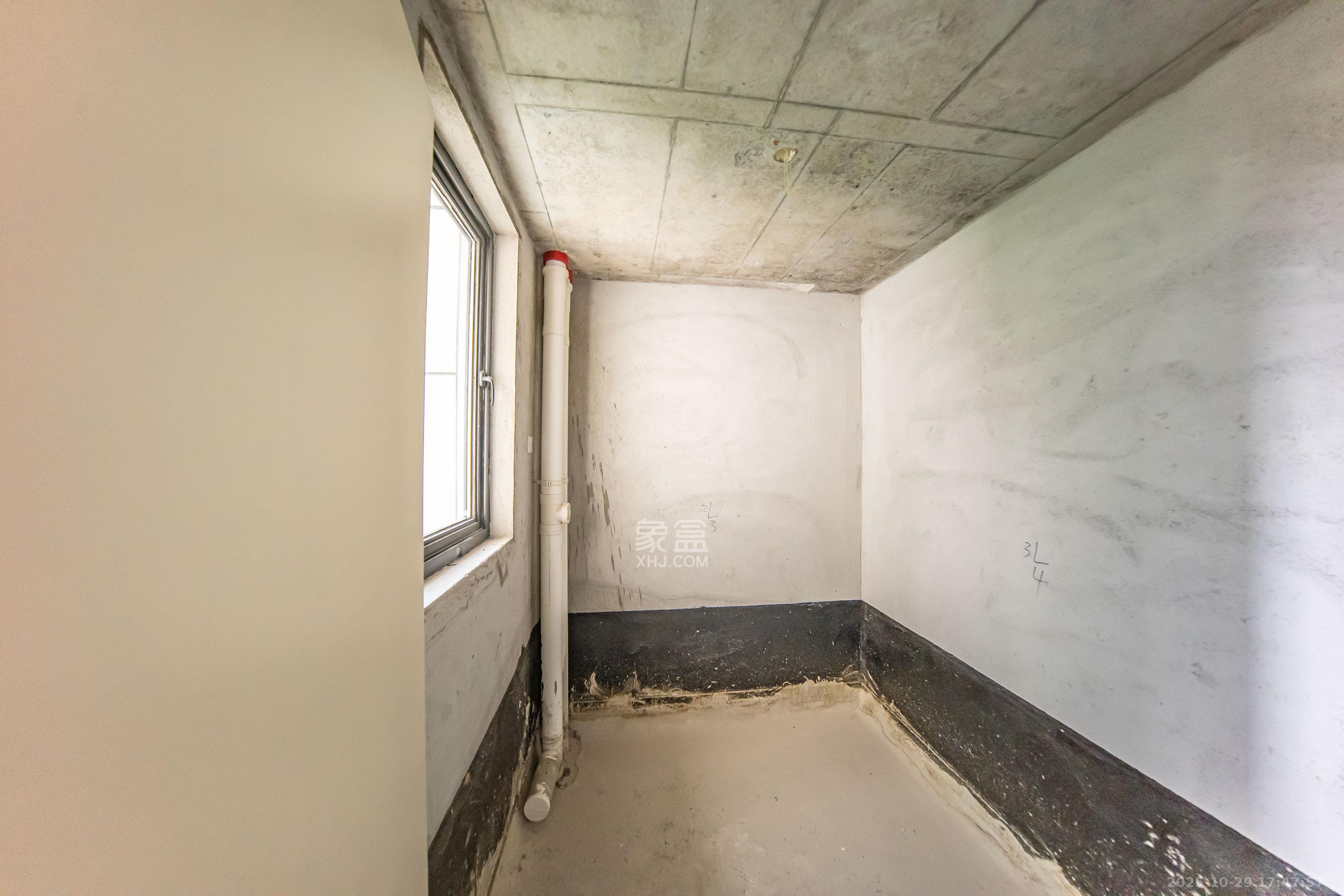 建投象山国际  4室2厅3卫    155.0万卫生间