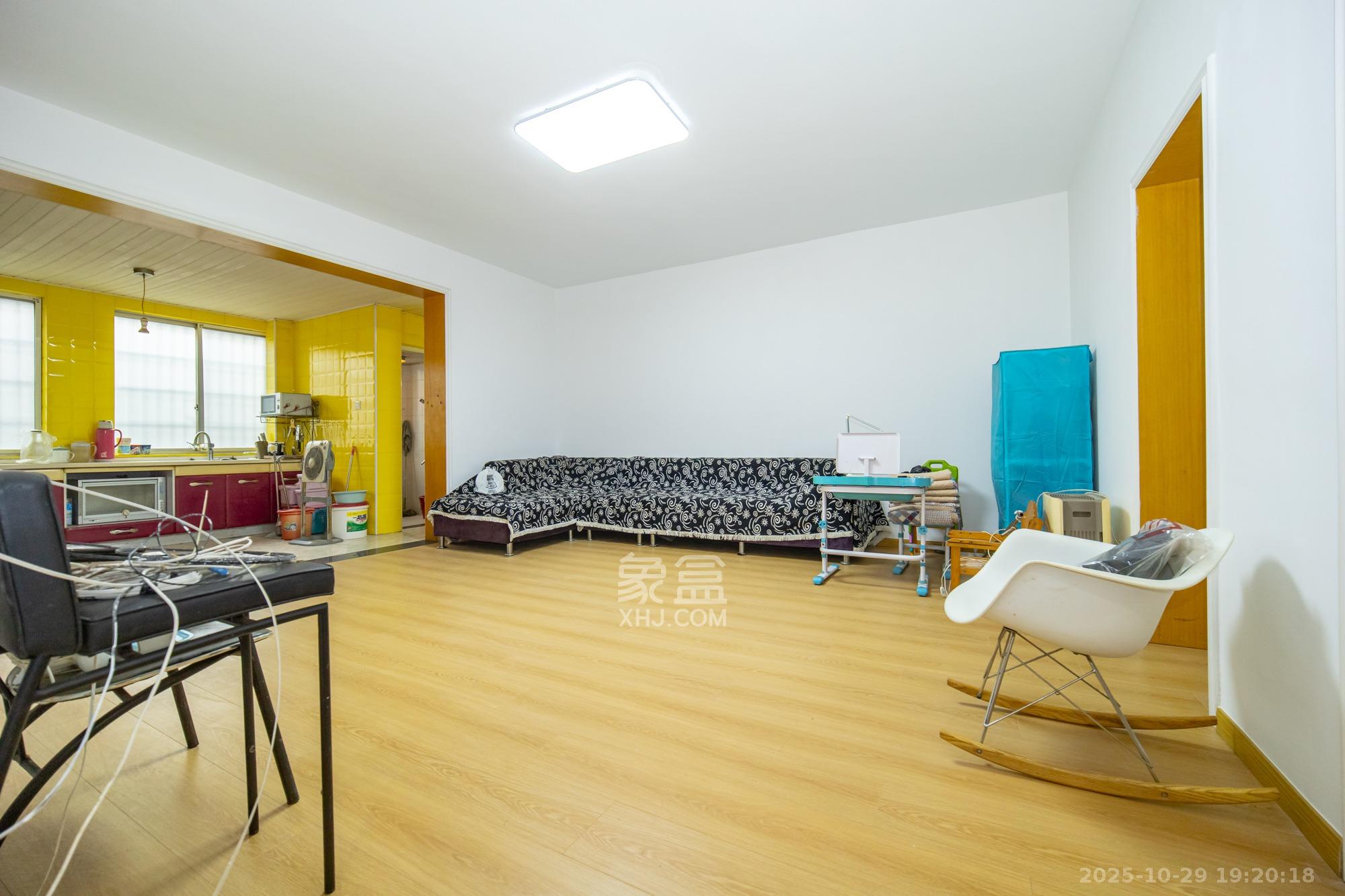 湘绣城  2室1厅1卫    36.0万 湘绣城  2室1厅1卫    36.0万客厅