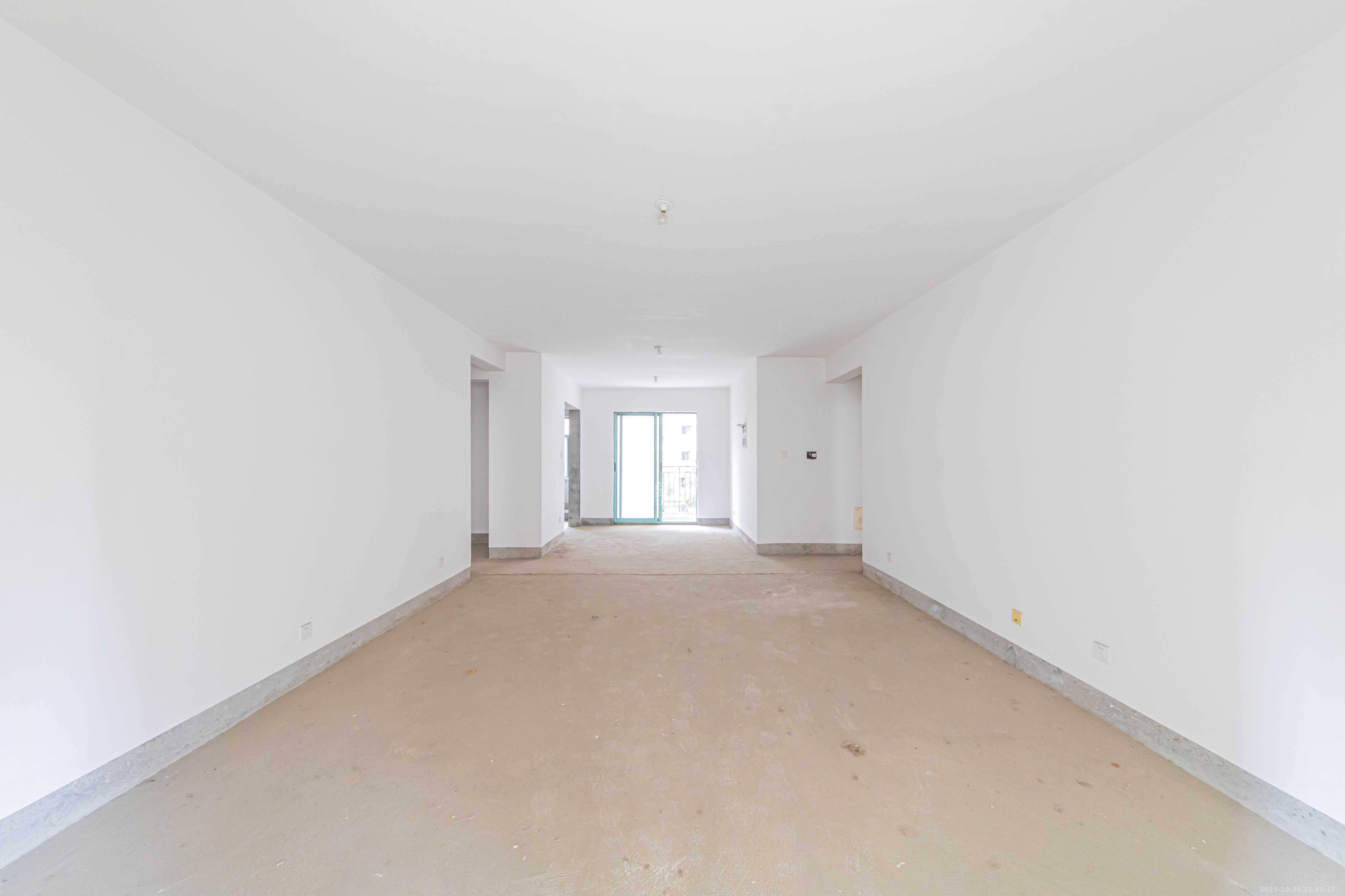 和美星城  4室2厅2卫    110.0万客厅