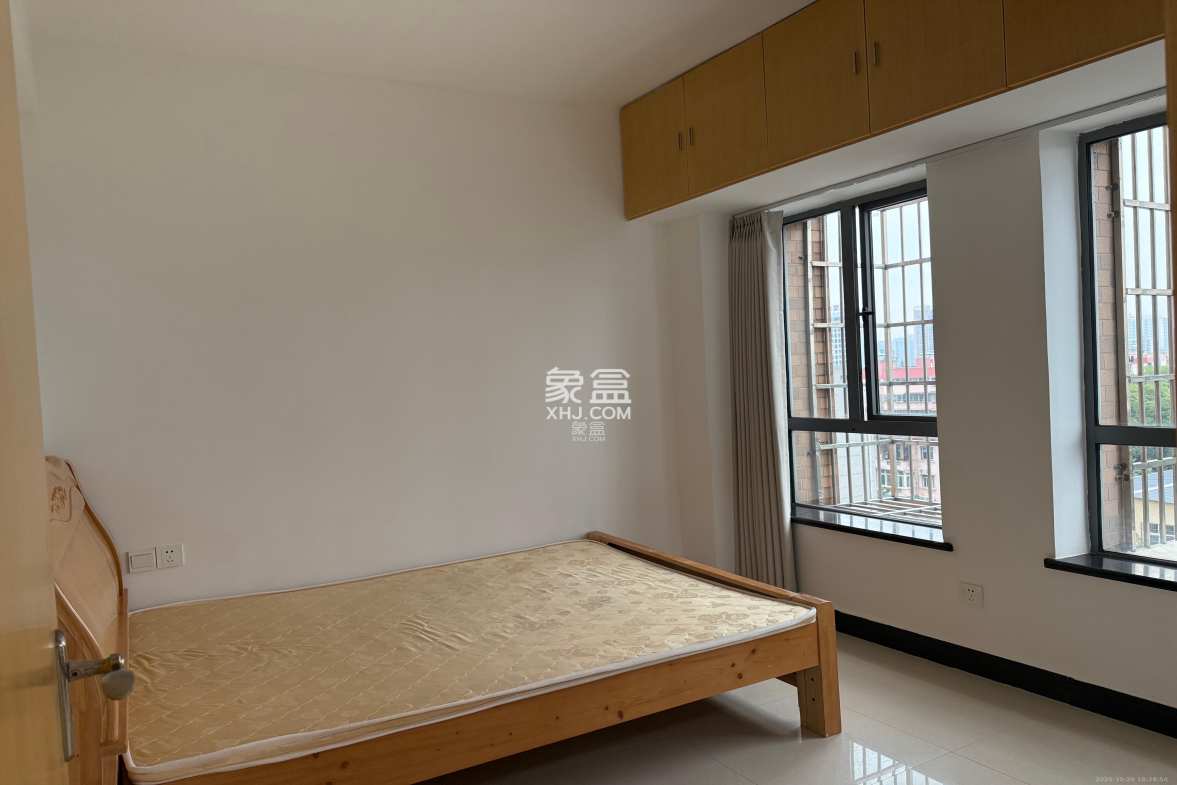 上海城小区 1室1厅1卫 1500.0元/月 上海城小区 1室1厅1卫 1500.0元/月室内图