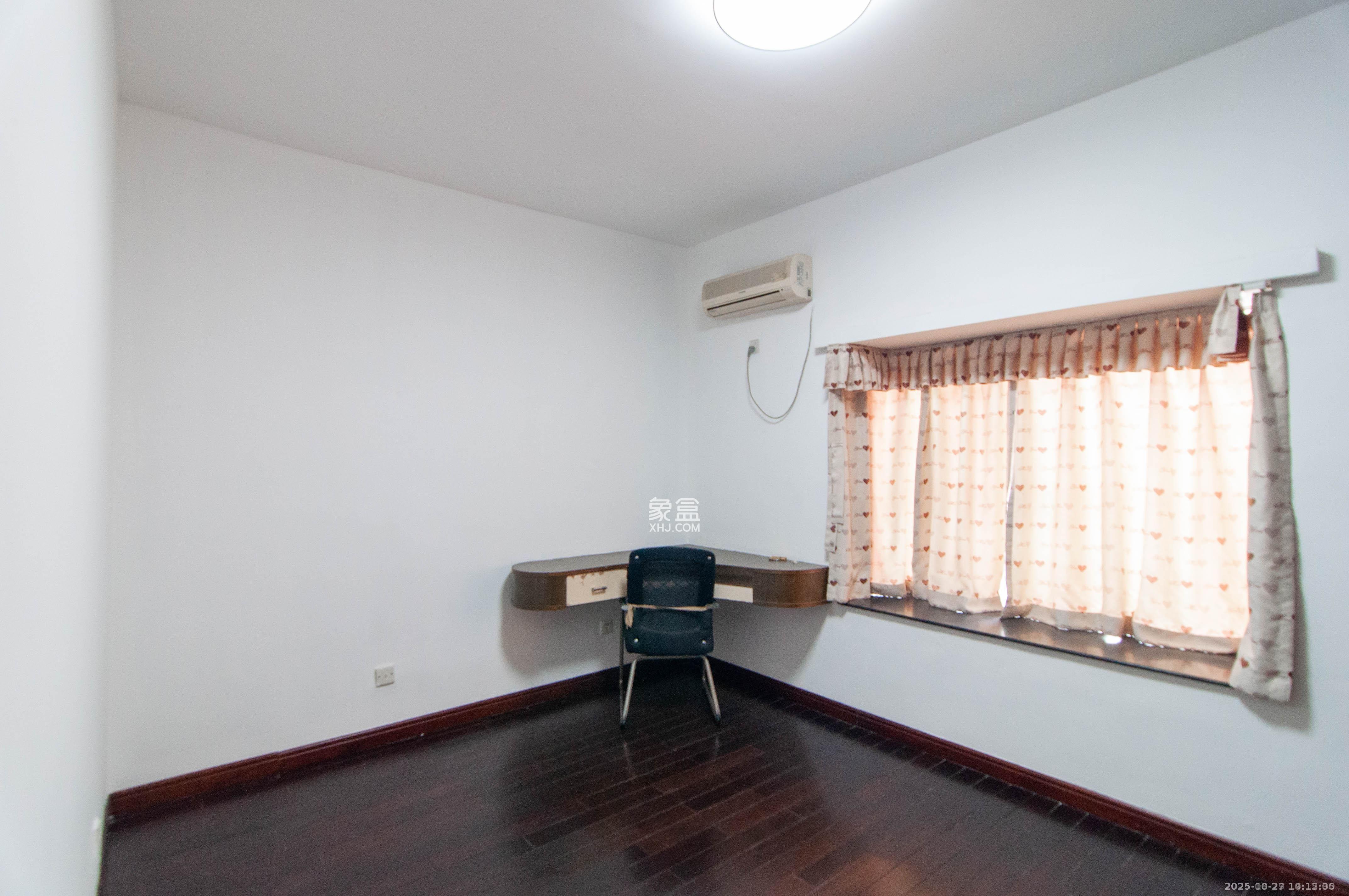 望麓锦园  4室1厅2卫    2200.0元/月 望麓锦园  4室1厅2卫    2200.0元/月室内图