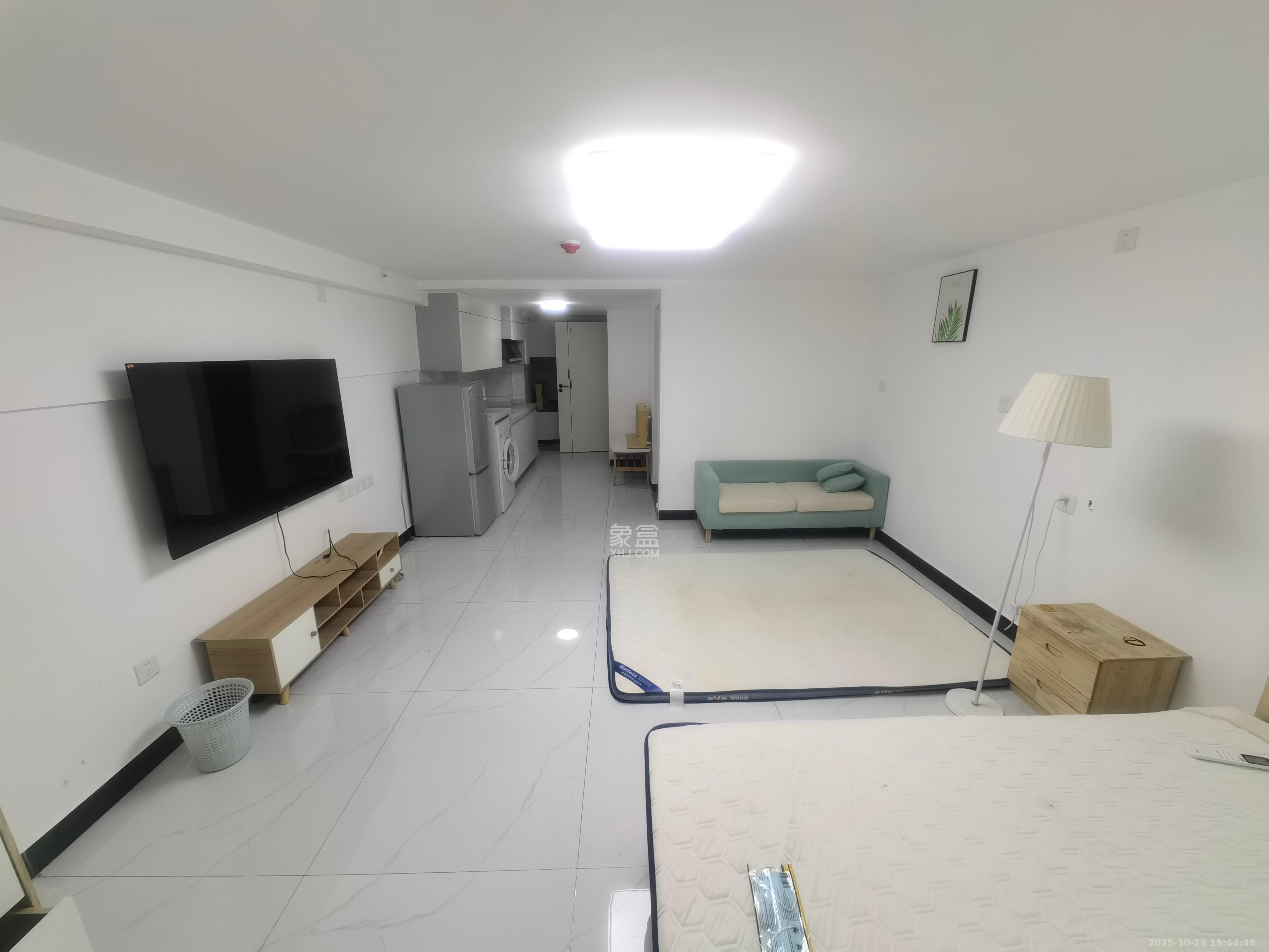 世茂璀璨天城公寓  1室1厅1卫    2000.0元/月室内图