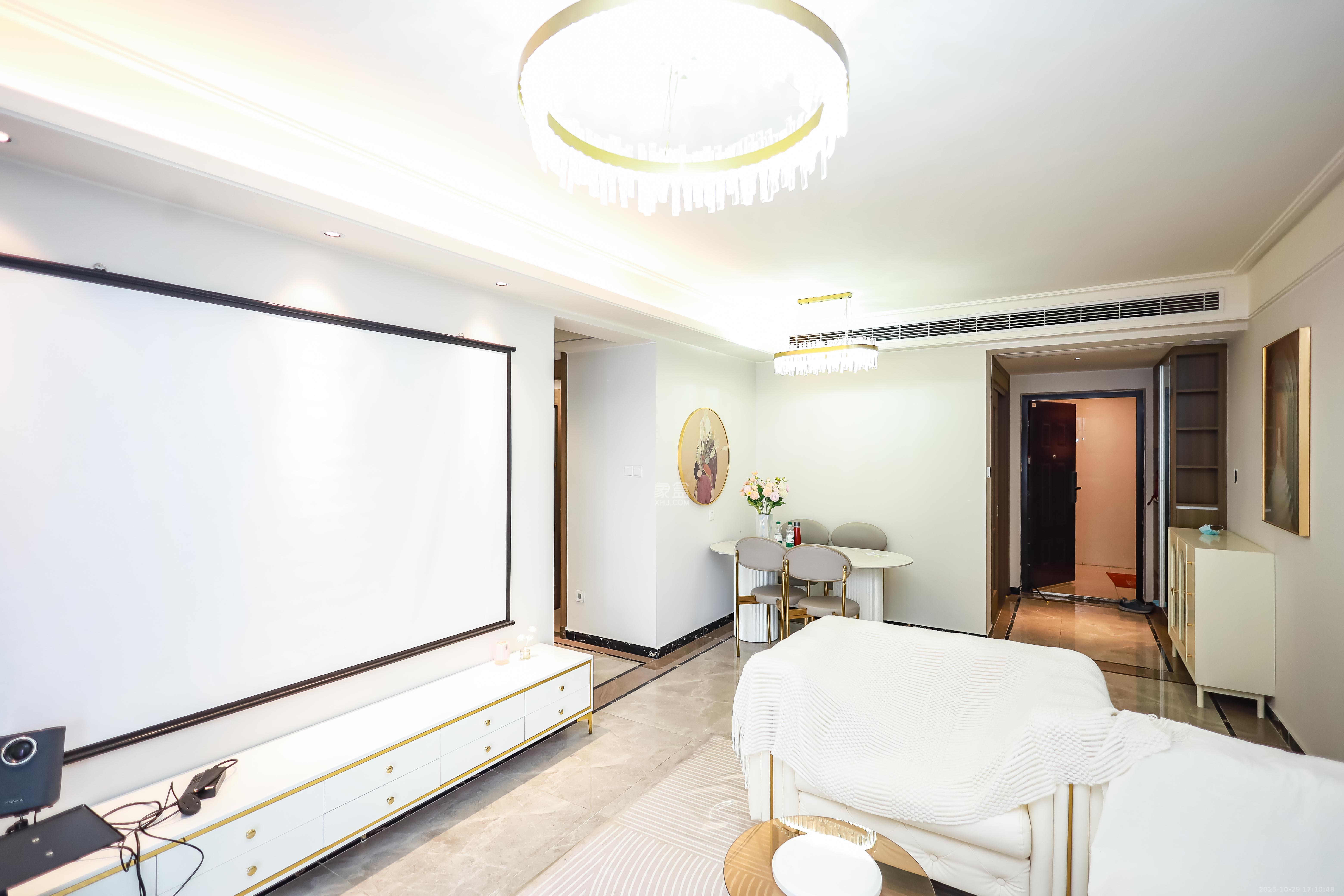 保利恒伟时光印象 4室2厅2卫 115.0万 保利恒伟时光印象 4室2厅2卫 115.0万客厅